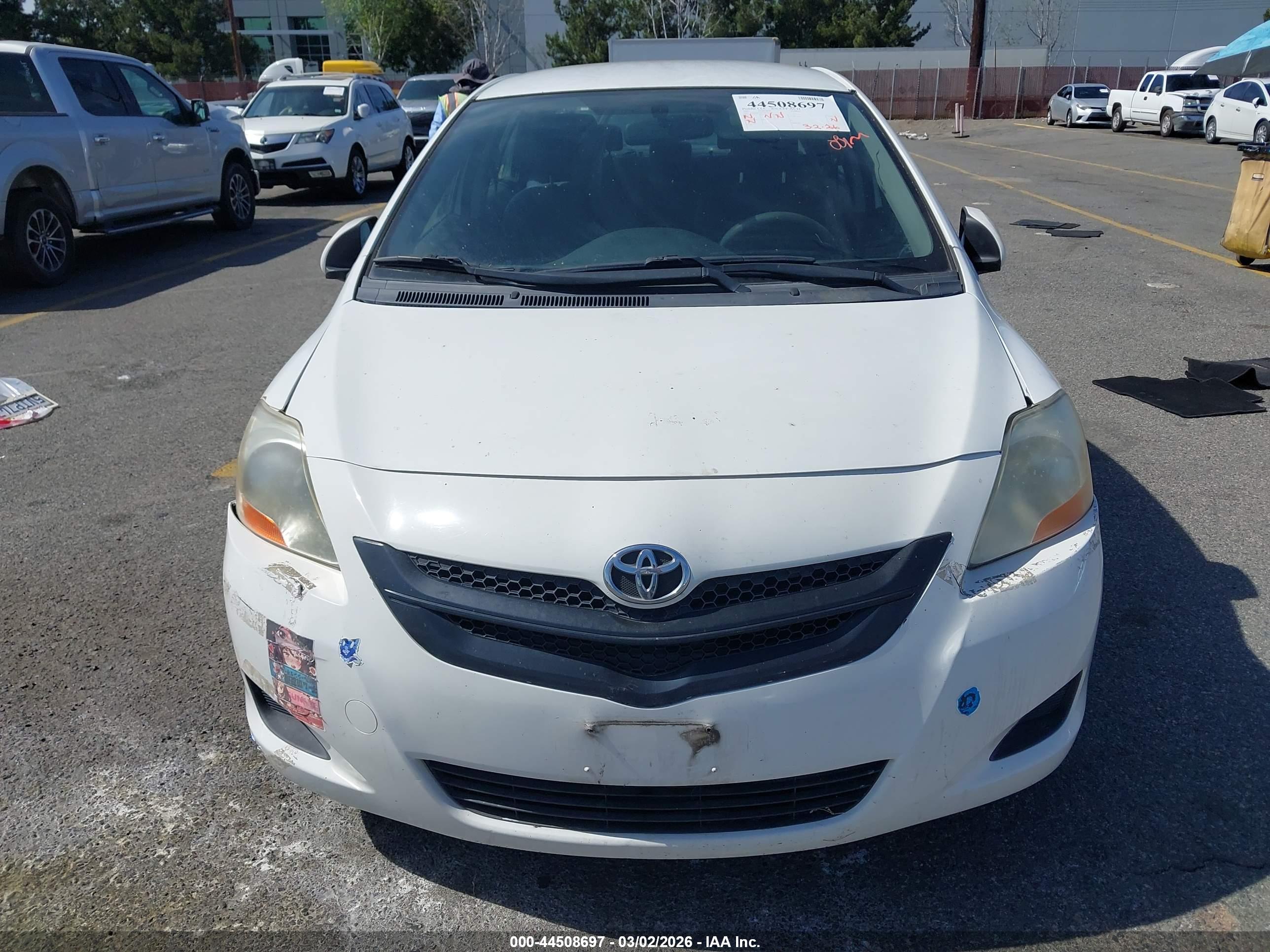 TOYOTA YARIS image 6