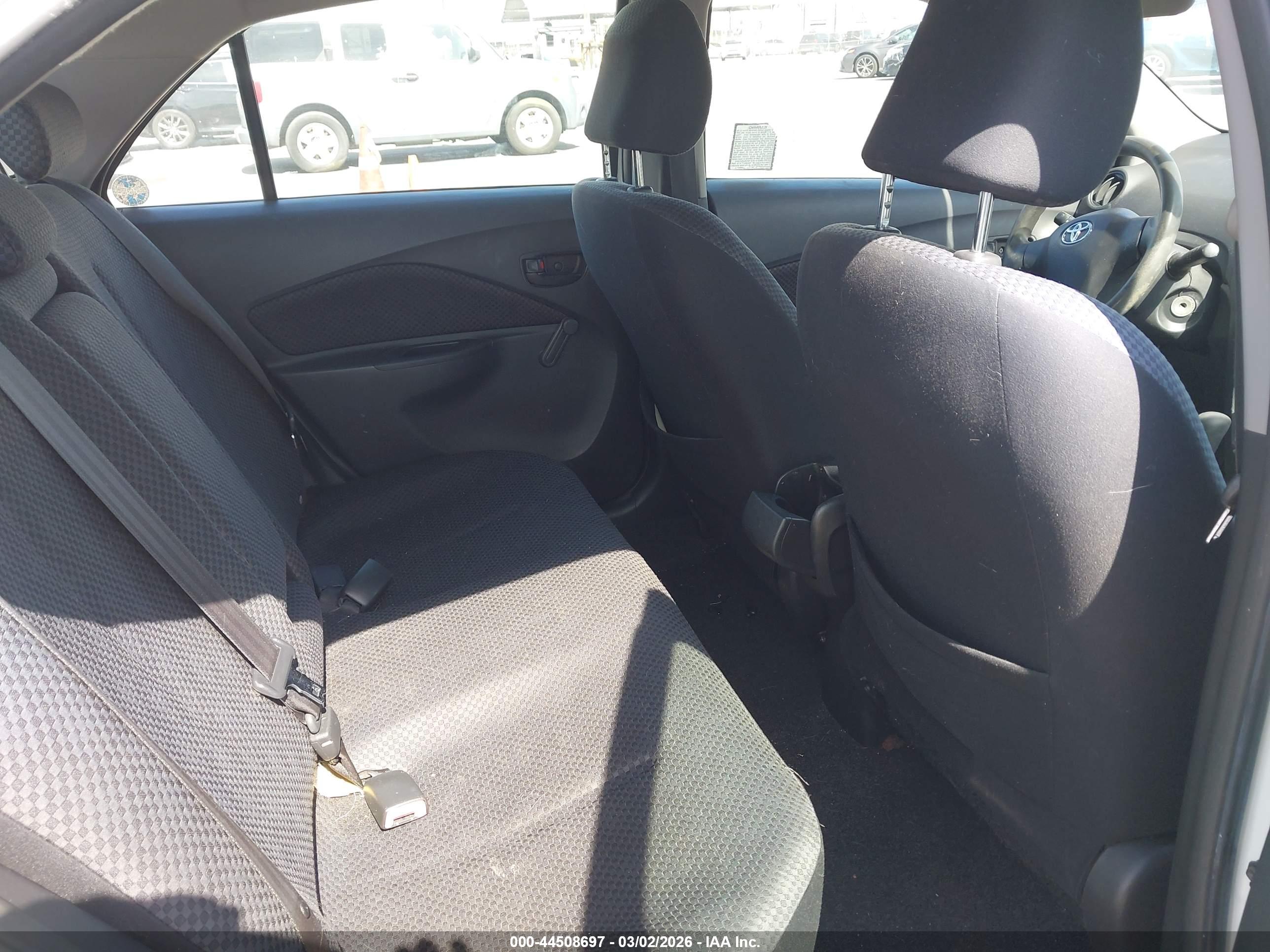 TOYOTA YARIS image 8