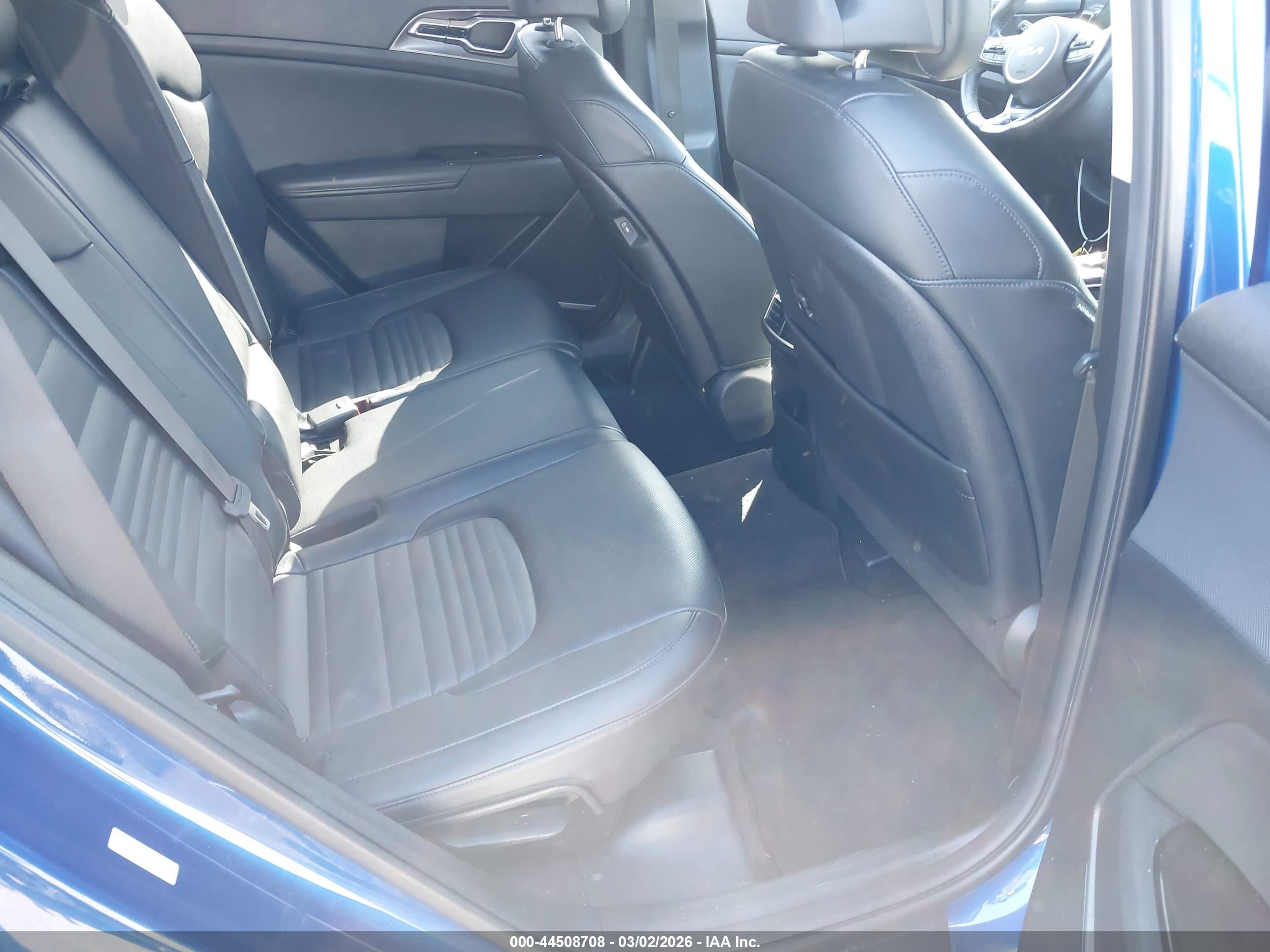 KIA SPORTAGE image 8