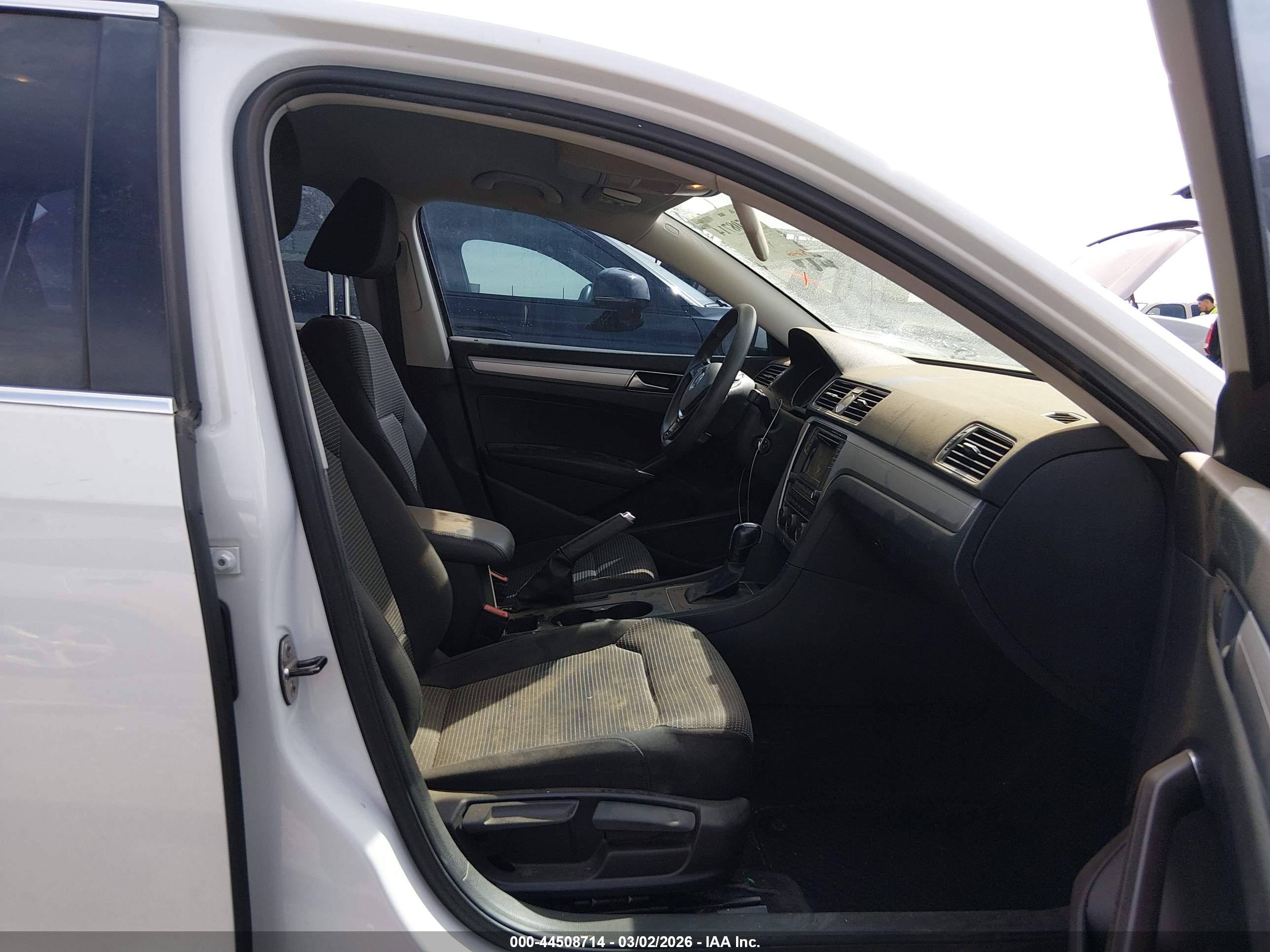 VOLKSWAGEN PASSAT image 5