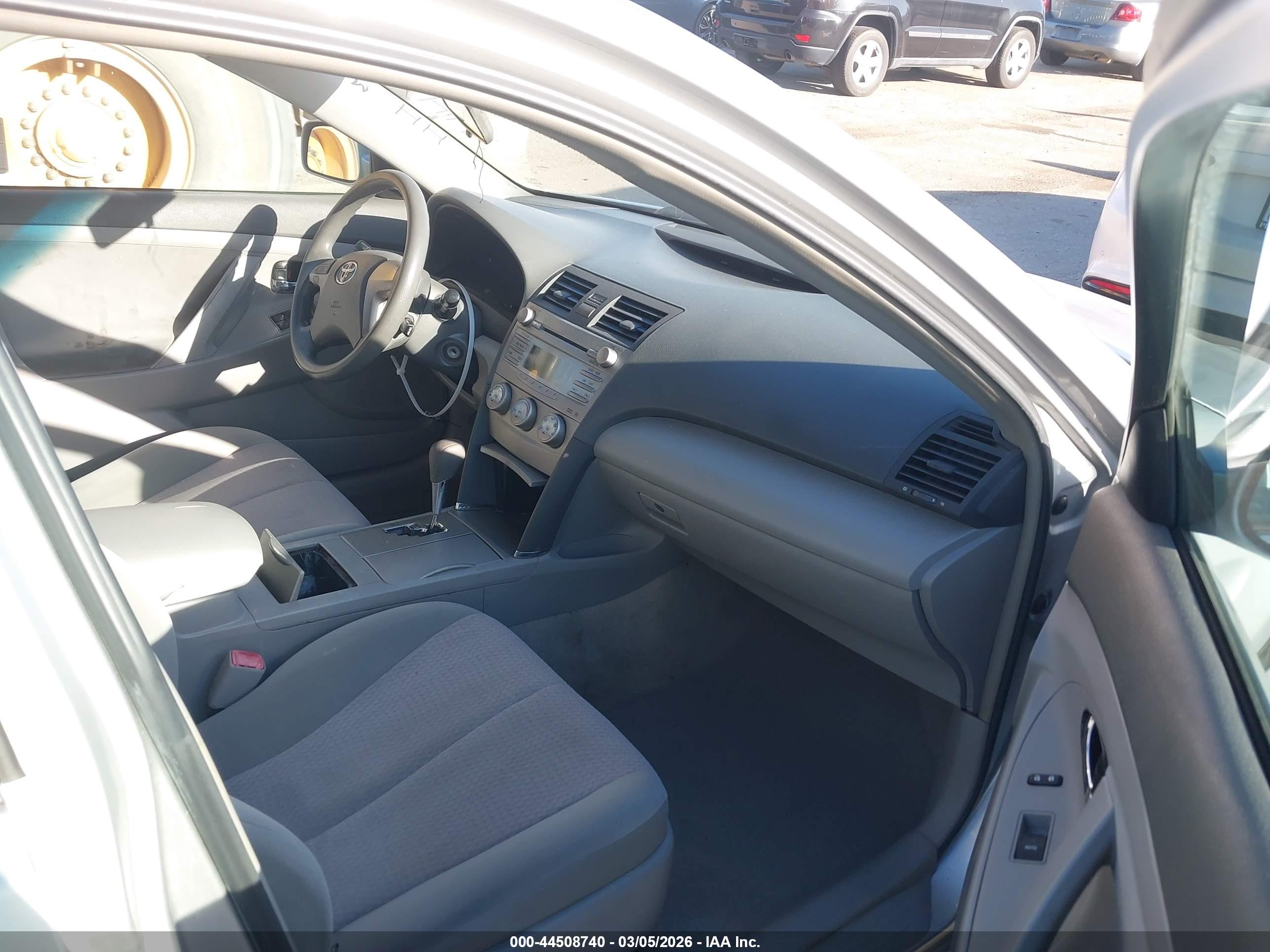 TOYOTA CAMRY image 5