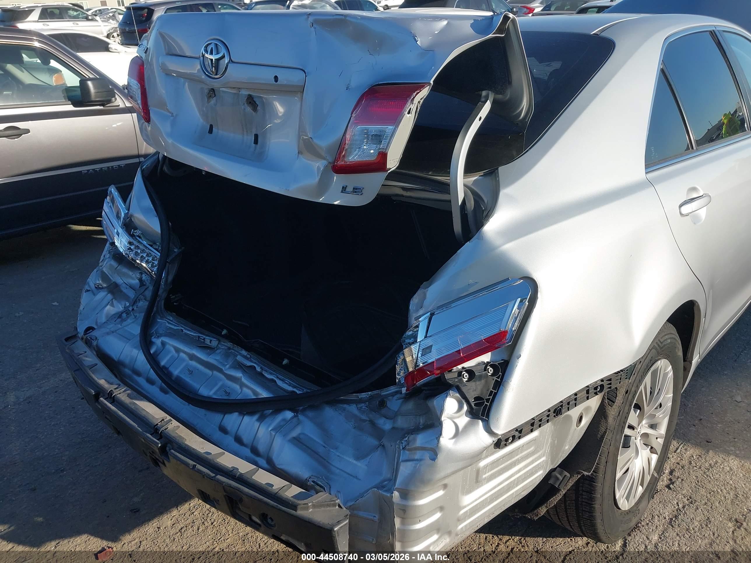TOYOTA CAMRY image 6