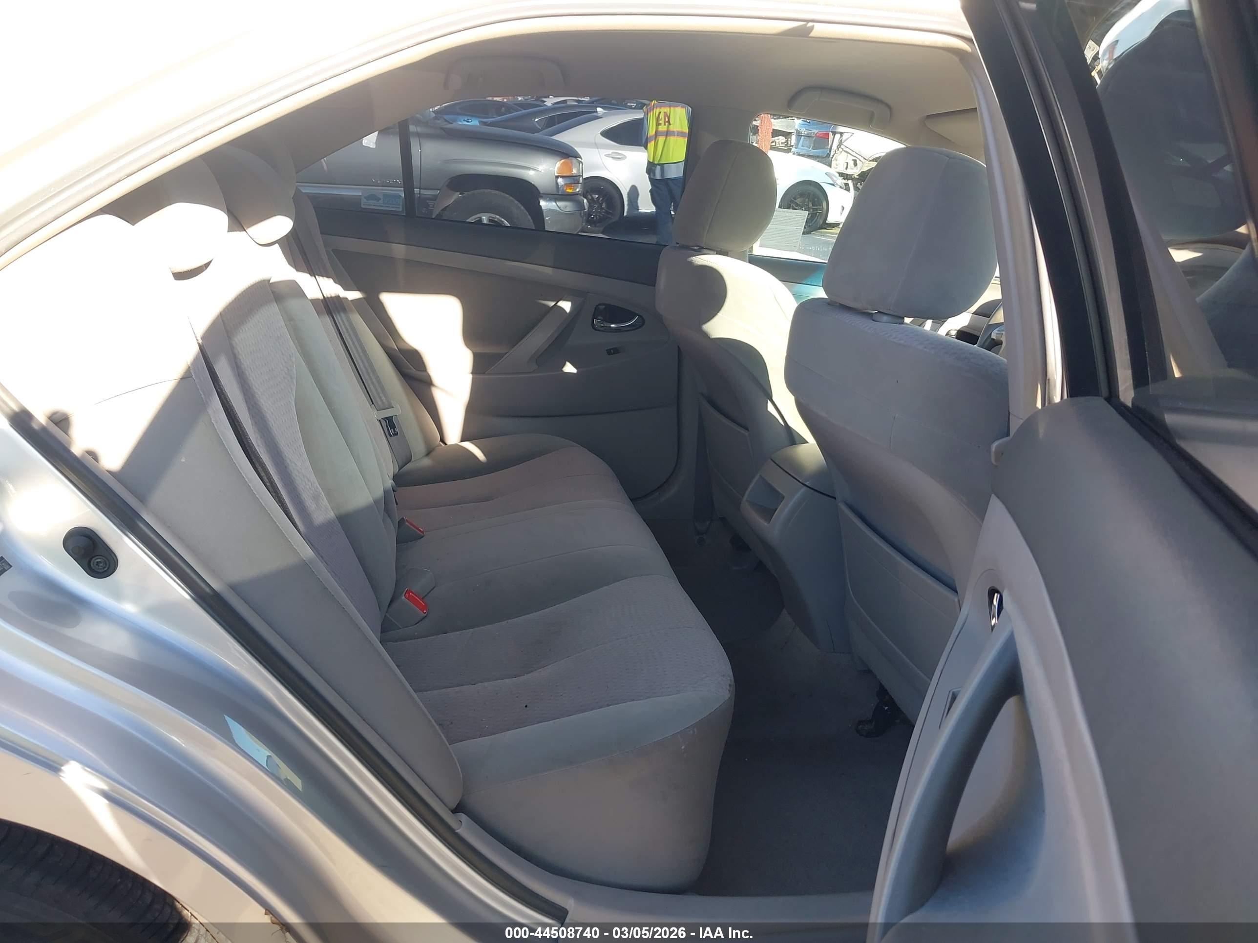 TOYOTA CAMRY image 8