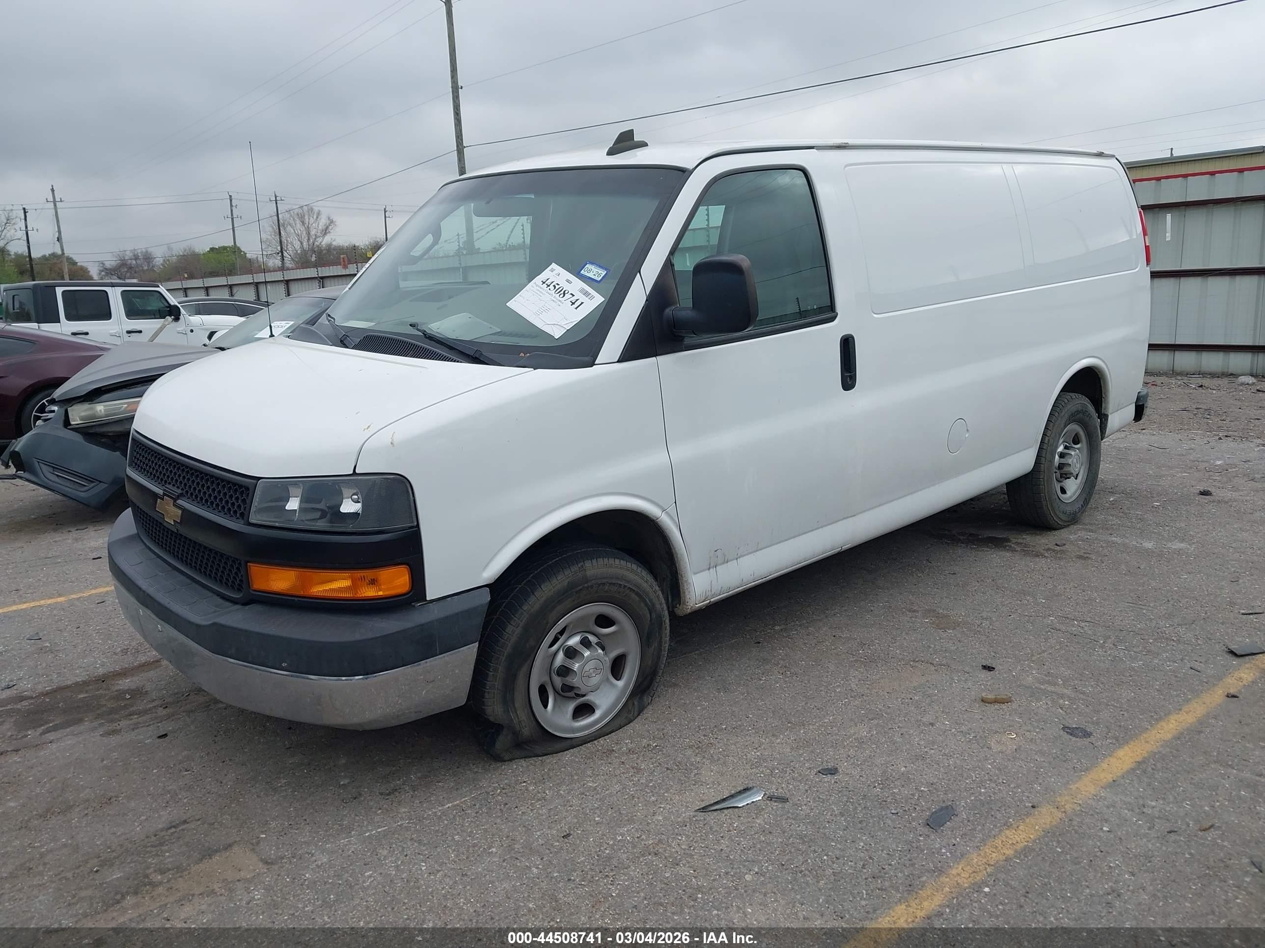 CHEVROLET EXPRESS image 2