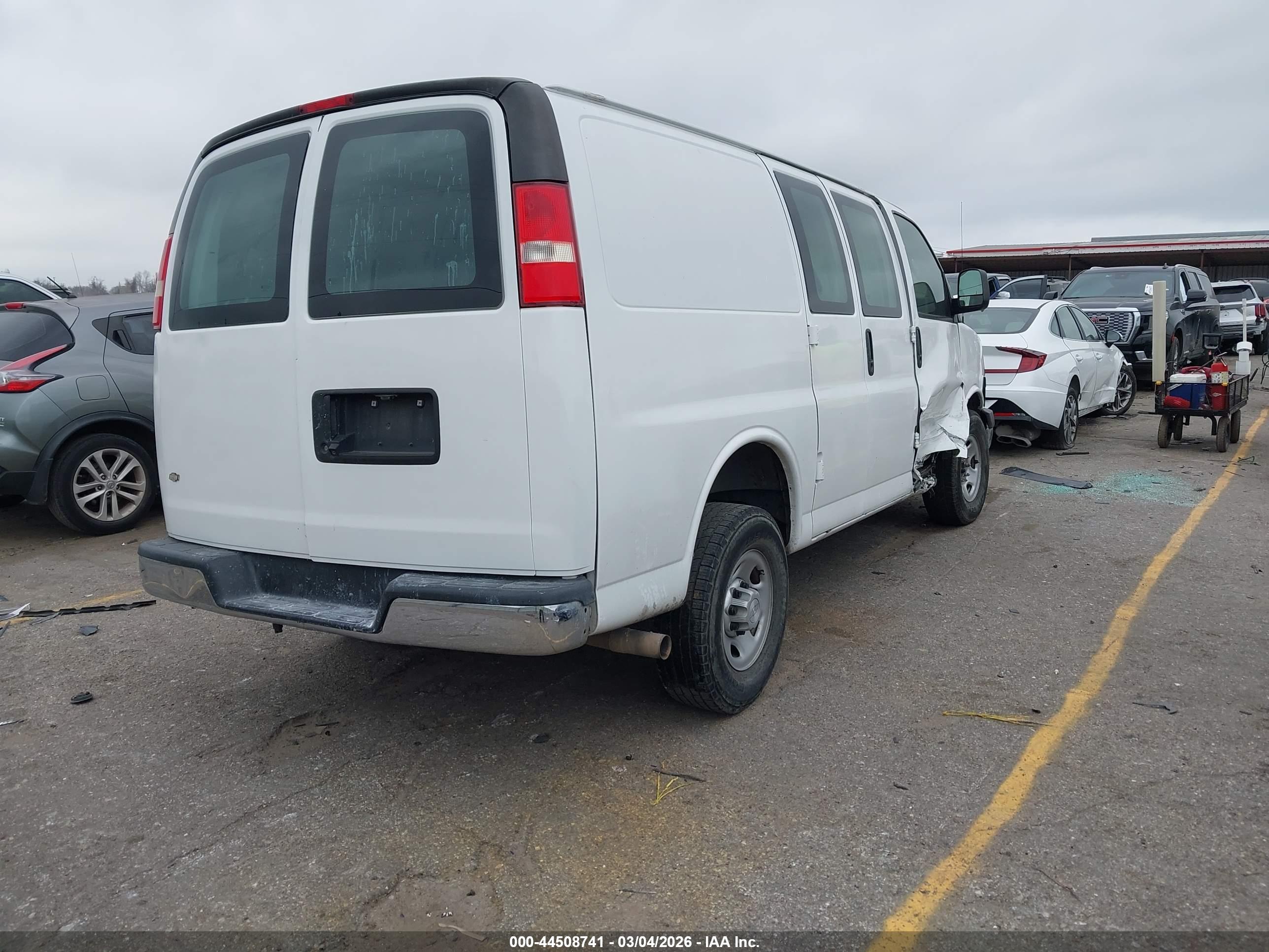 CHEVROLET EXPRESS image 4