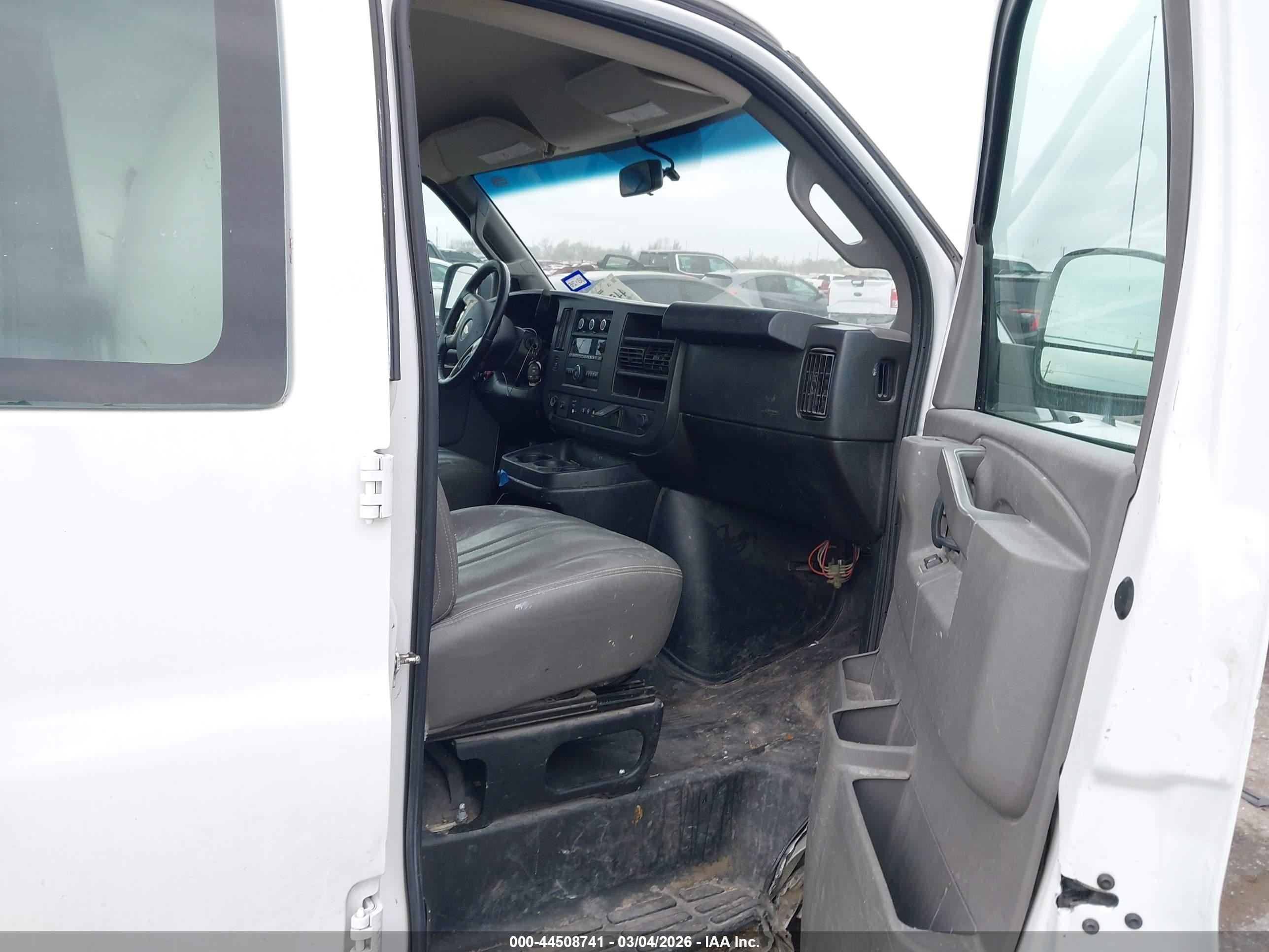 CHEVROLET EXPRESS image 5
