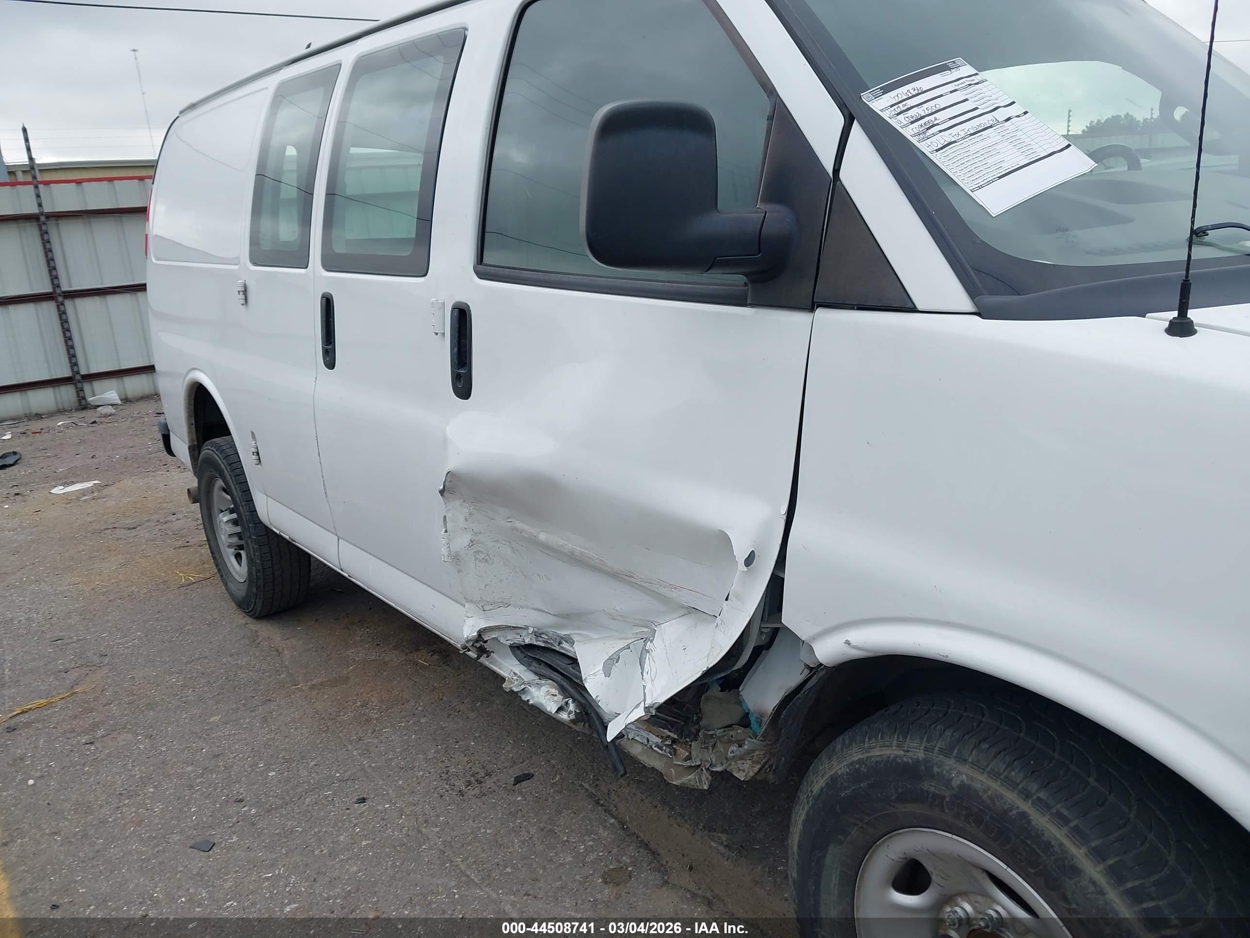 CHEVROLET EXPRESS image 6