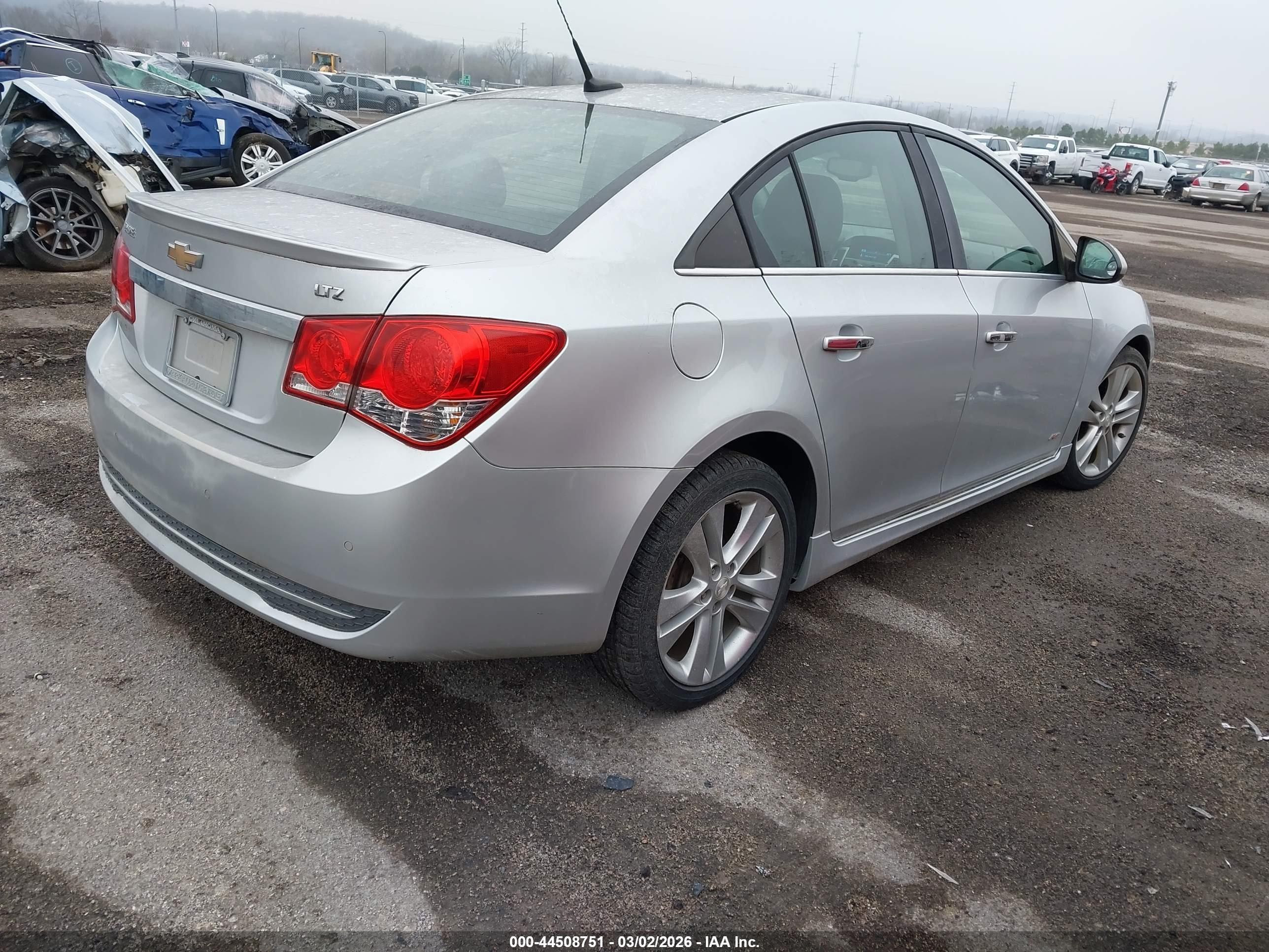 CHEVROLET CRUZE image 4