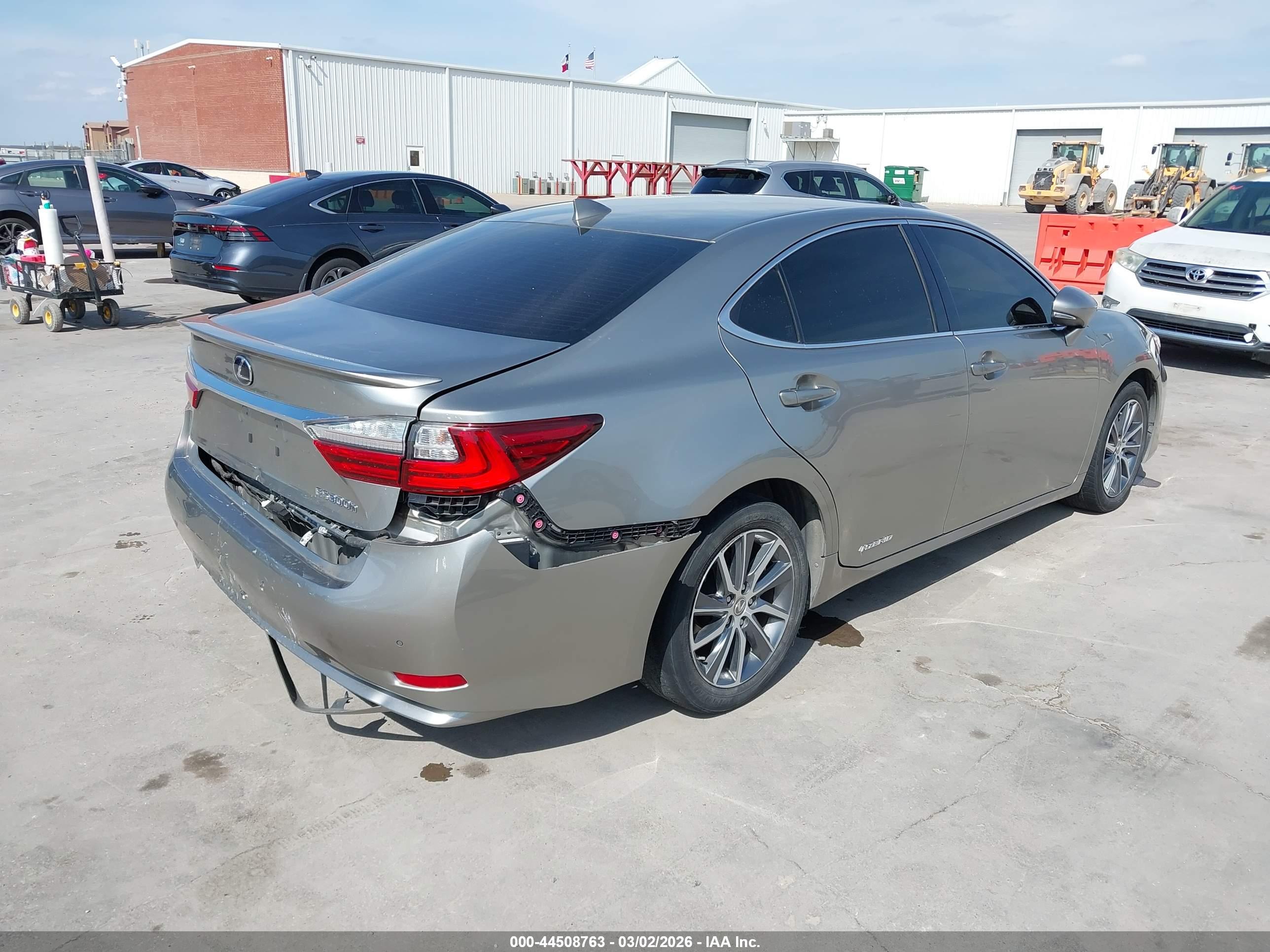 LEXUS ES image 4