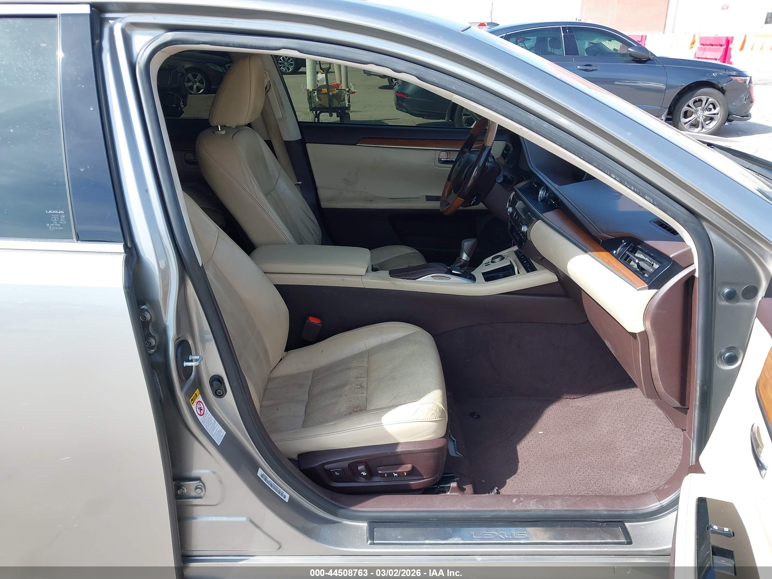 LEXUS ES image 5