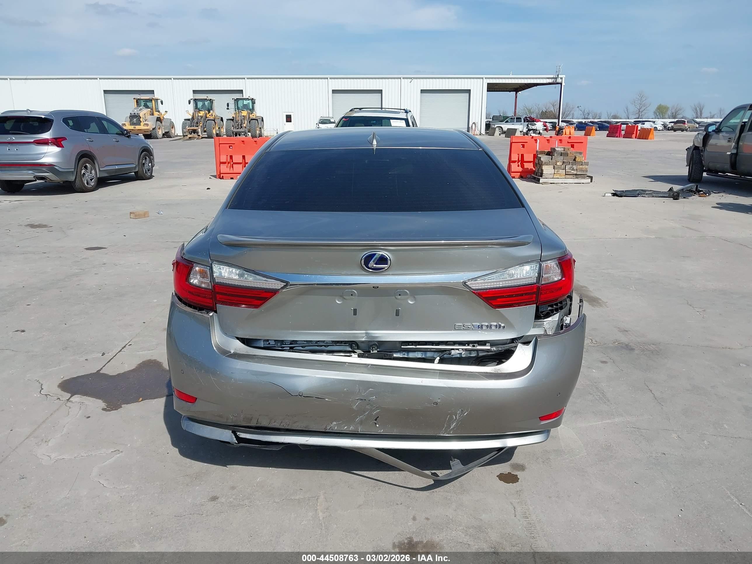 LEXUS ES image 6