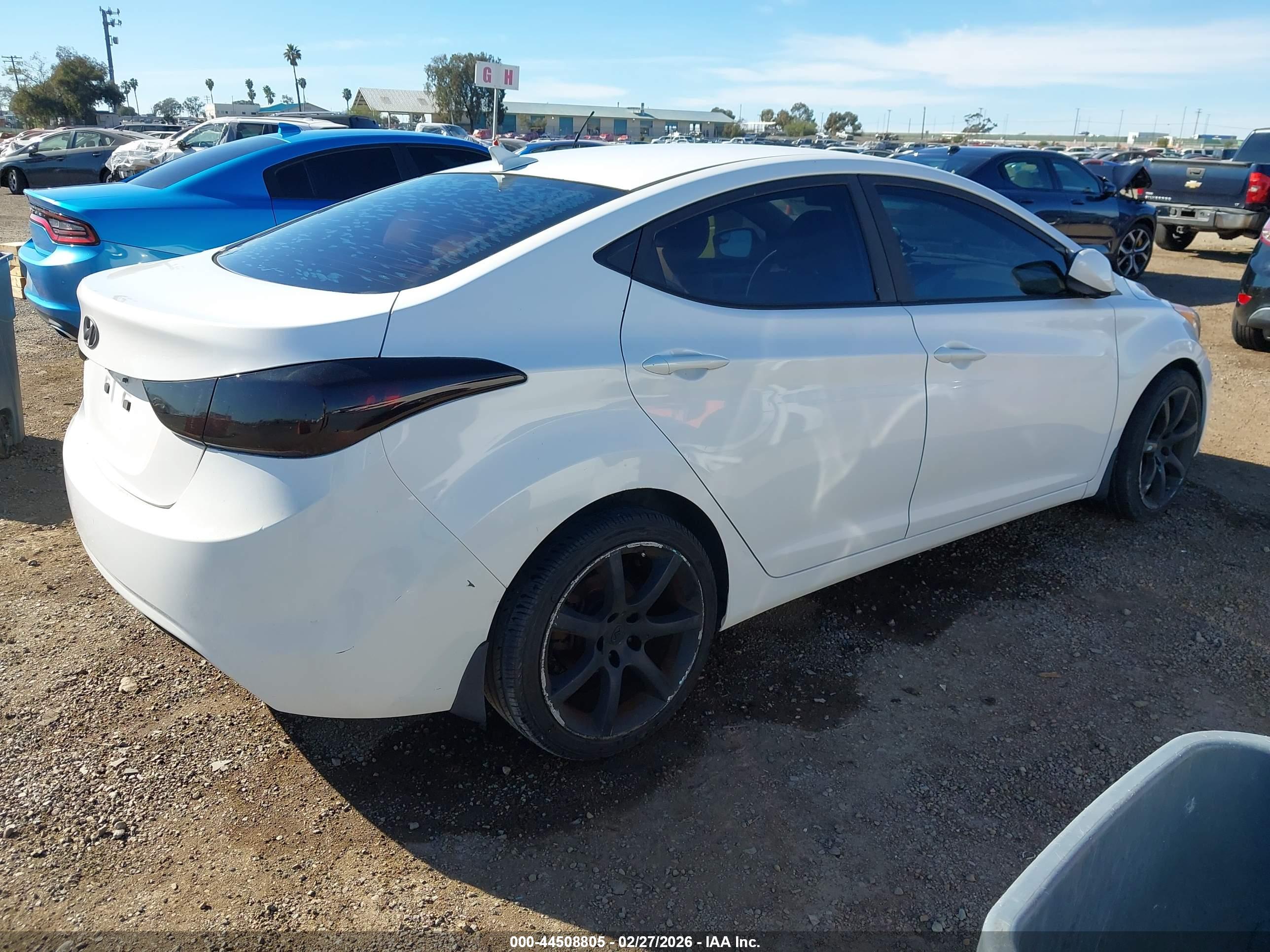 HYUNDAI ELANTRA image 4