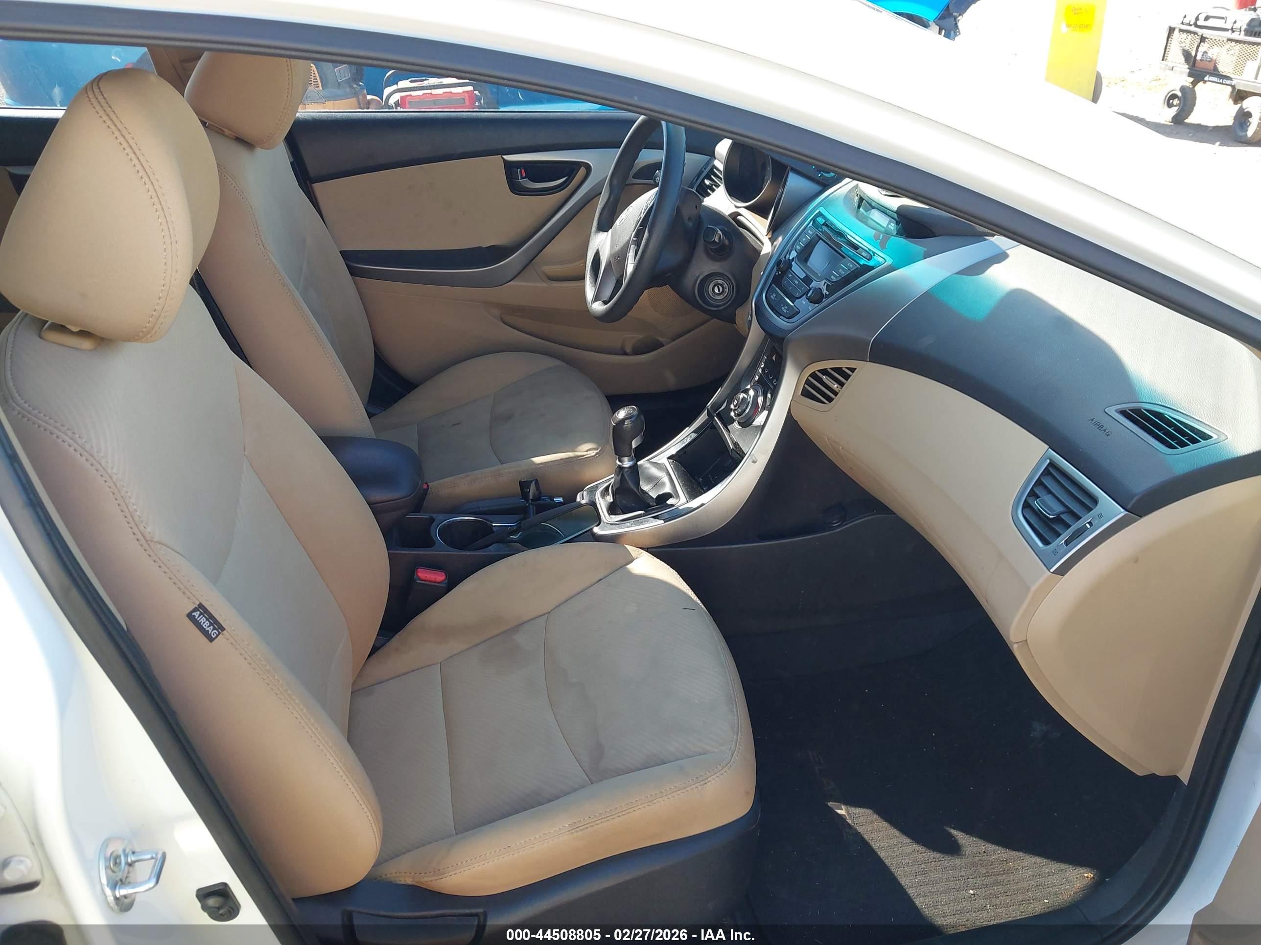 HYUNDAI ELANTRA image 5