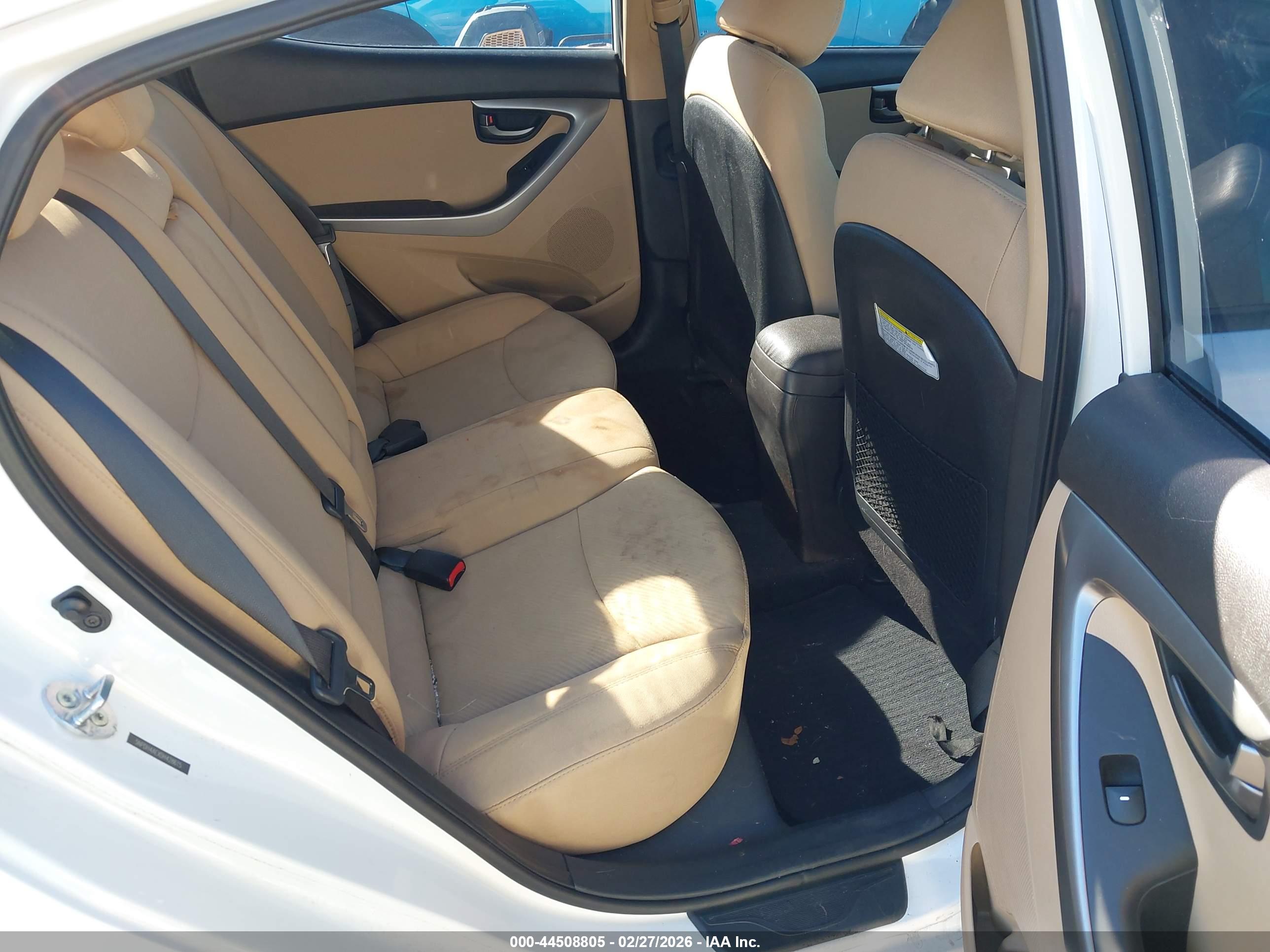 HYUNDAI ELANTRA image 8