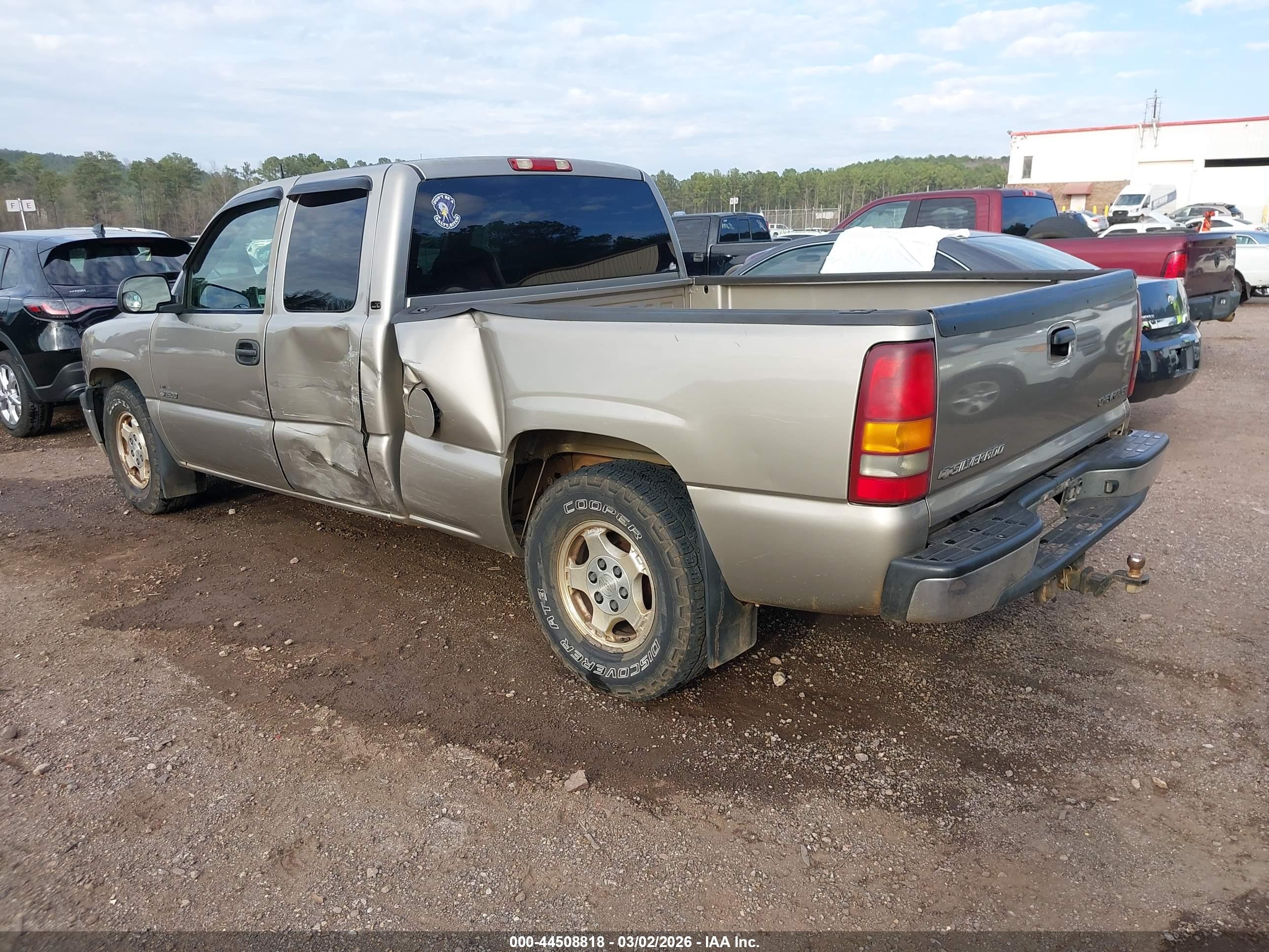 CHEVROLET SILVERADO image 3