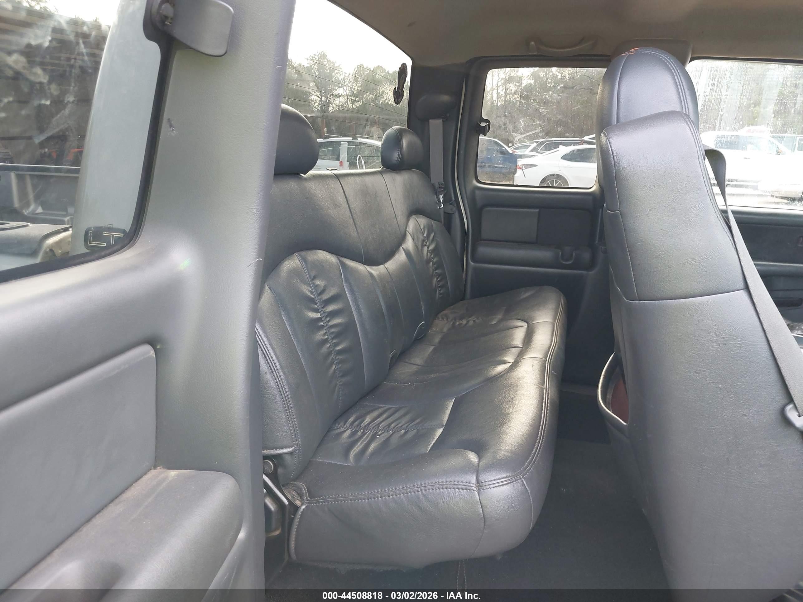 CHEVROLET SILVERADO image 8