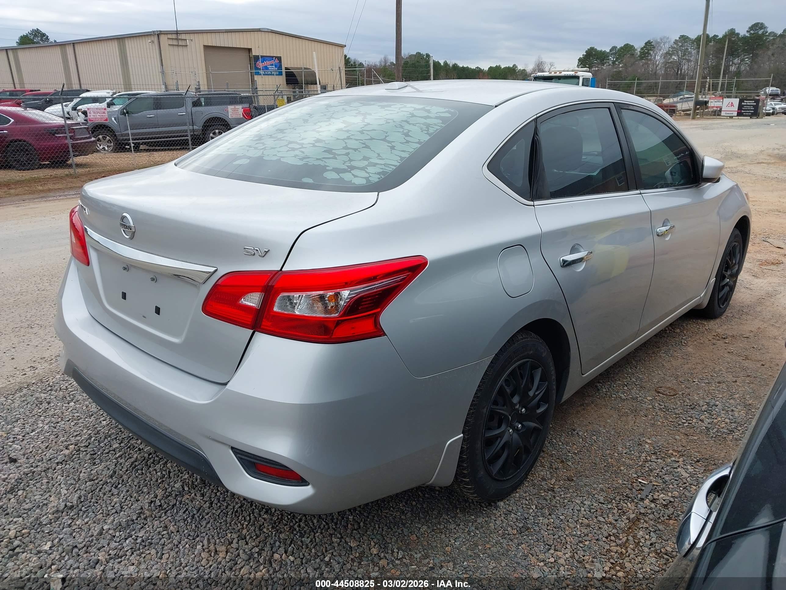 NISSAN SENTRA image 4