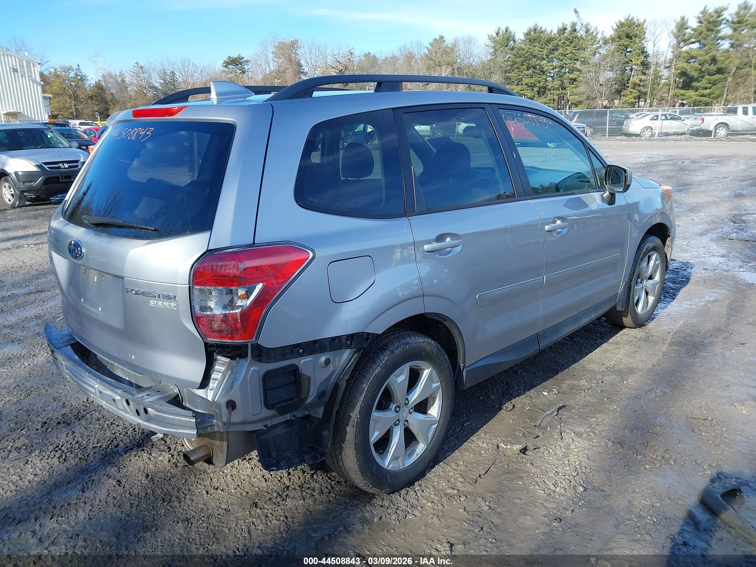 SUBARU FORESTER image 4