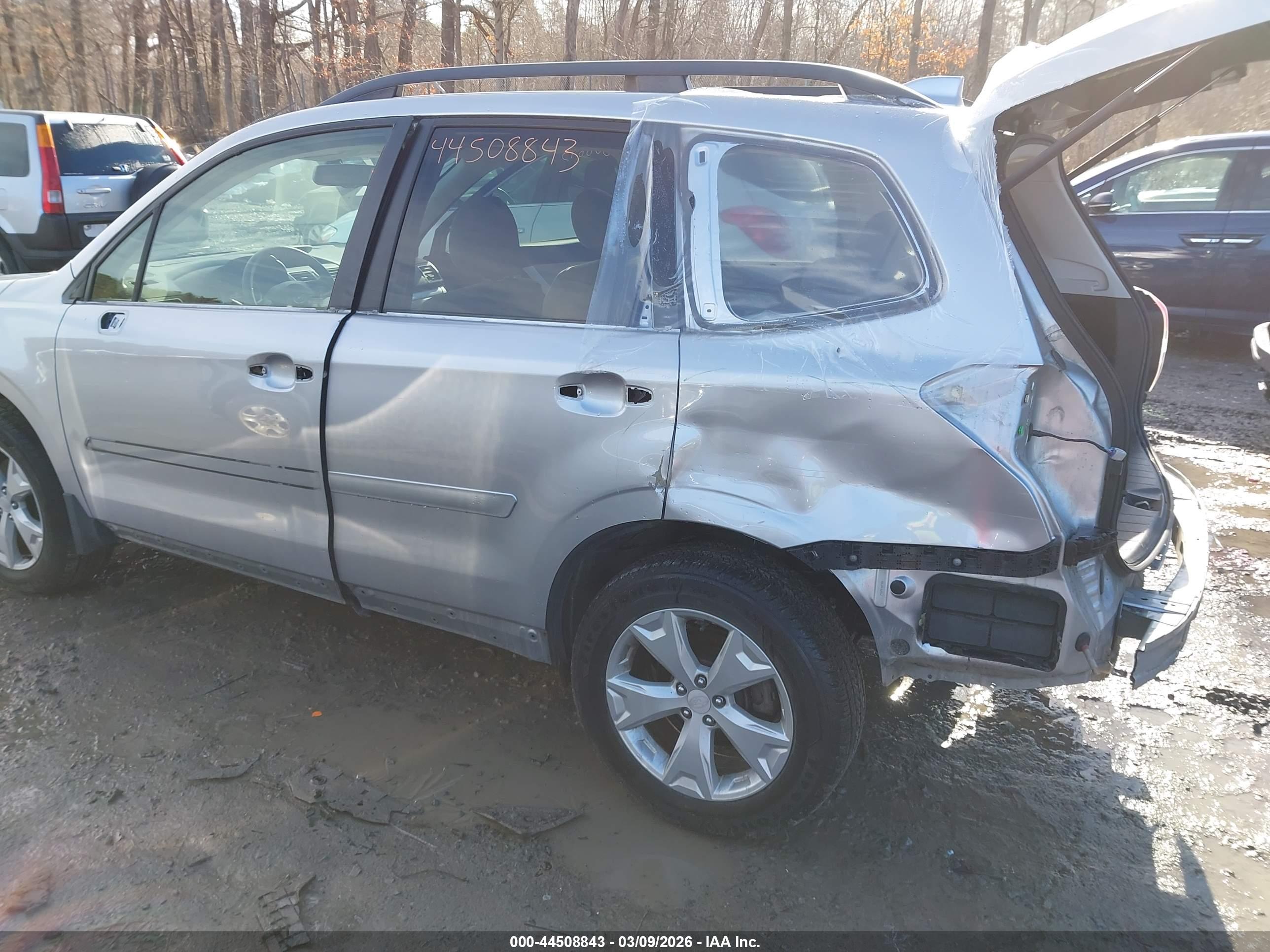 SUBARU FORESTER image 6