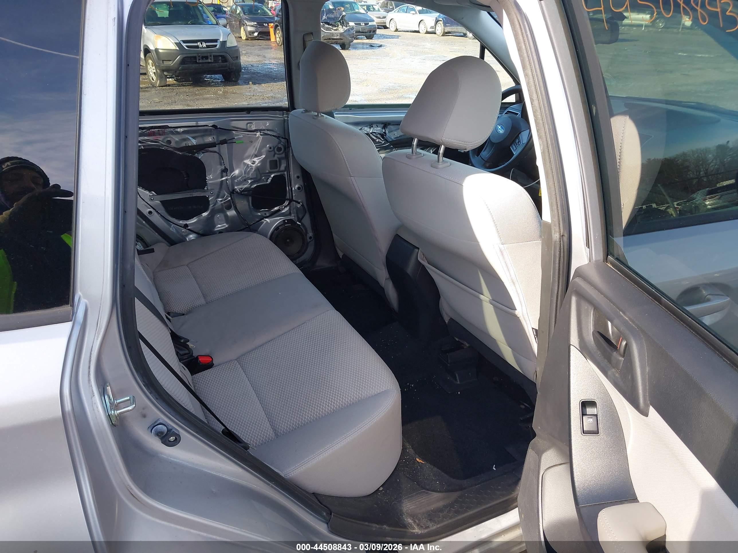 SUBARU FORESTER image 8