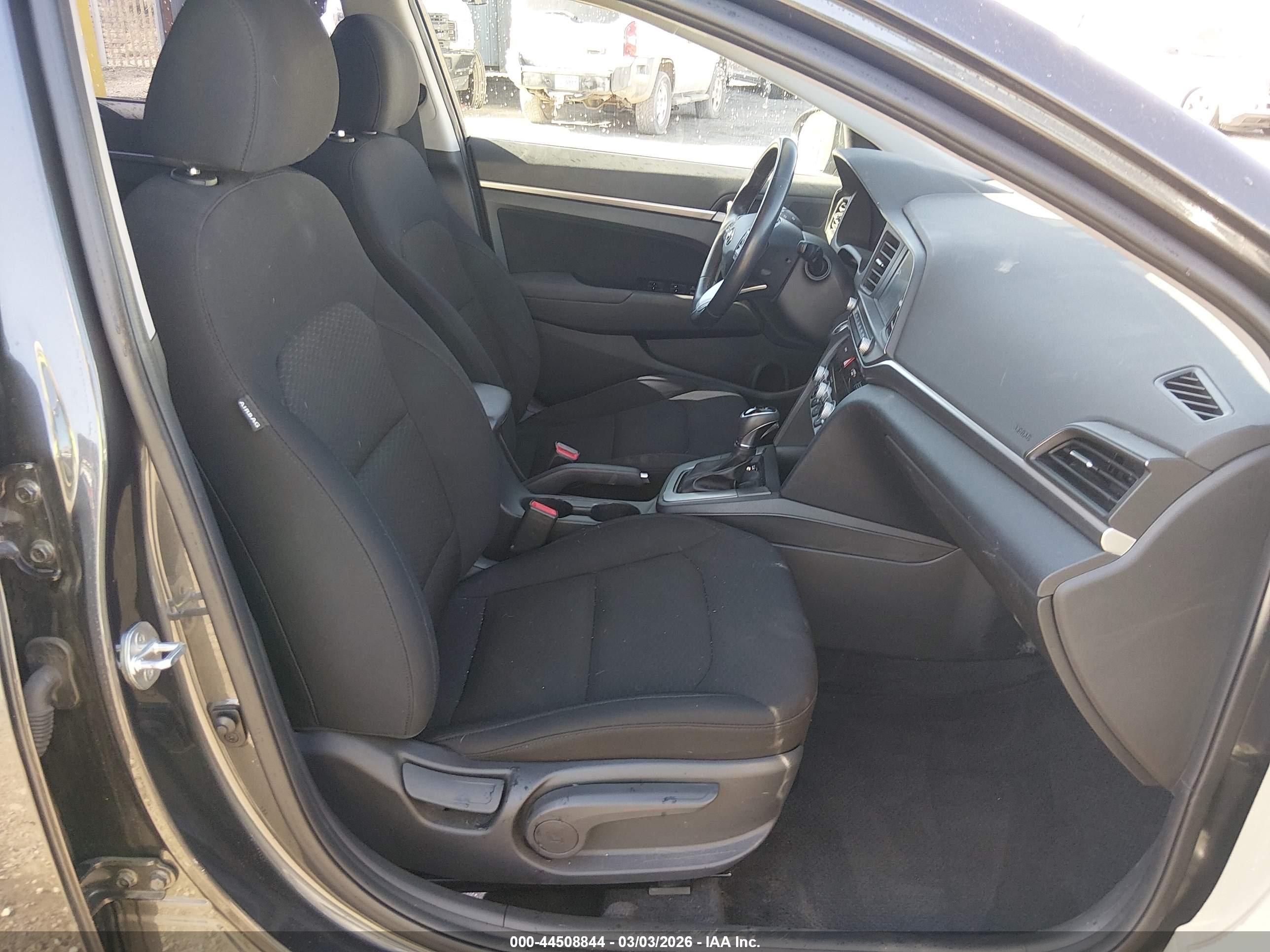 HYUNDAI ELANTRA image 5