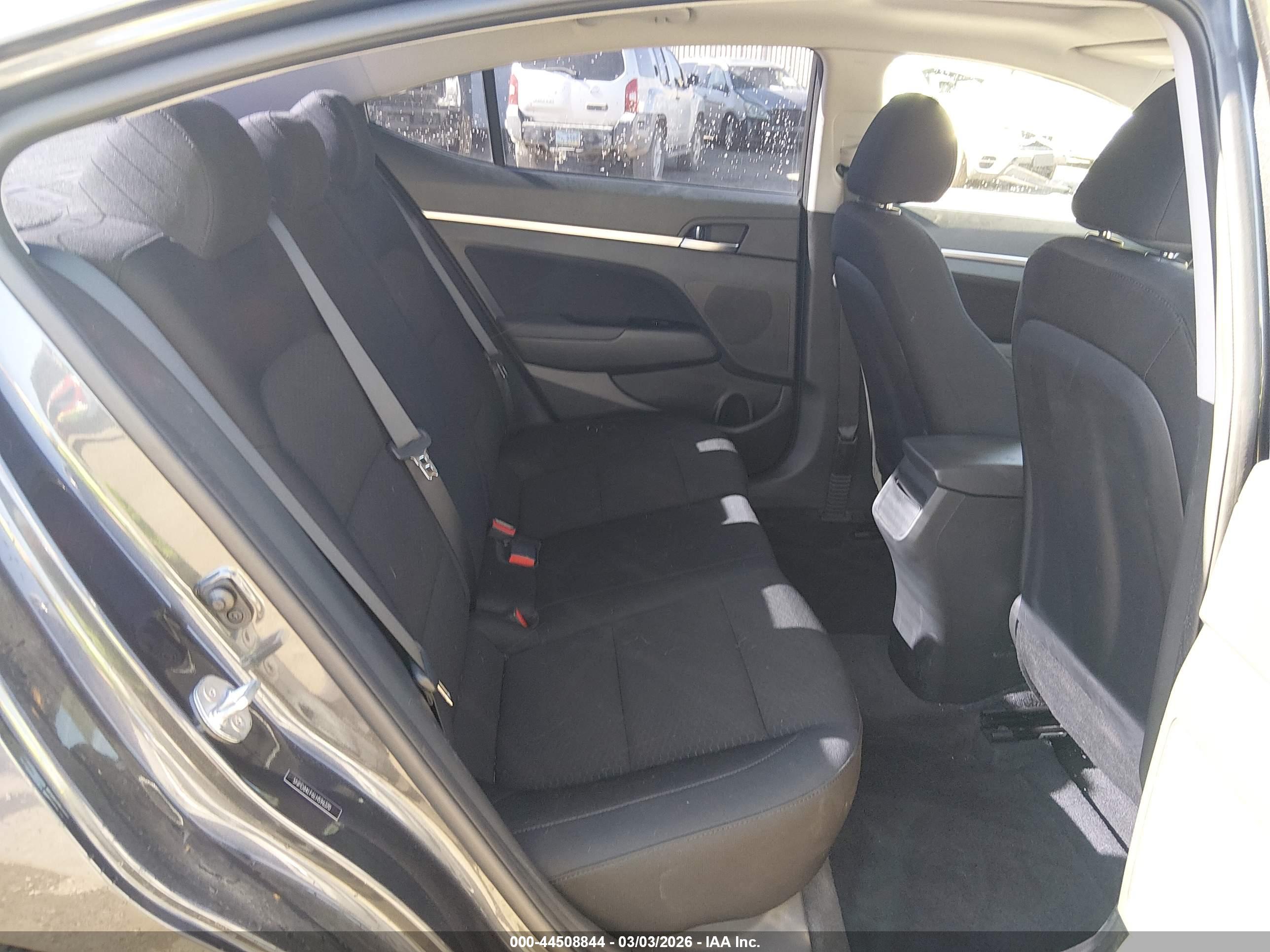 HYUNDAI ELANTRA image 8