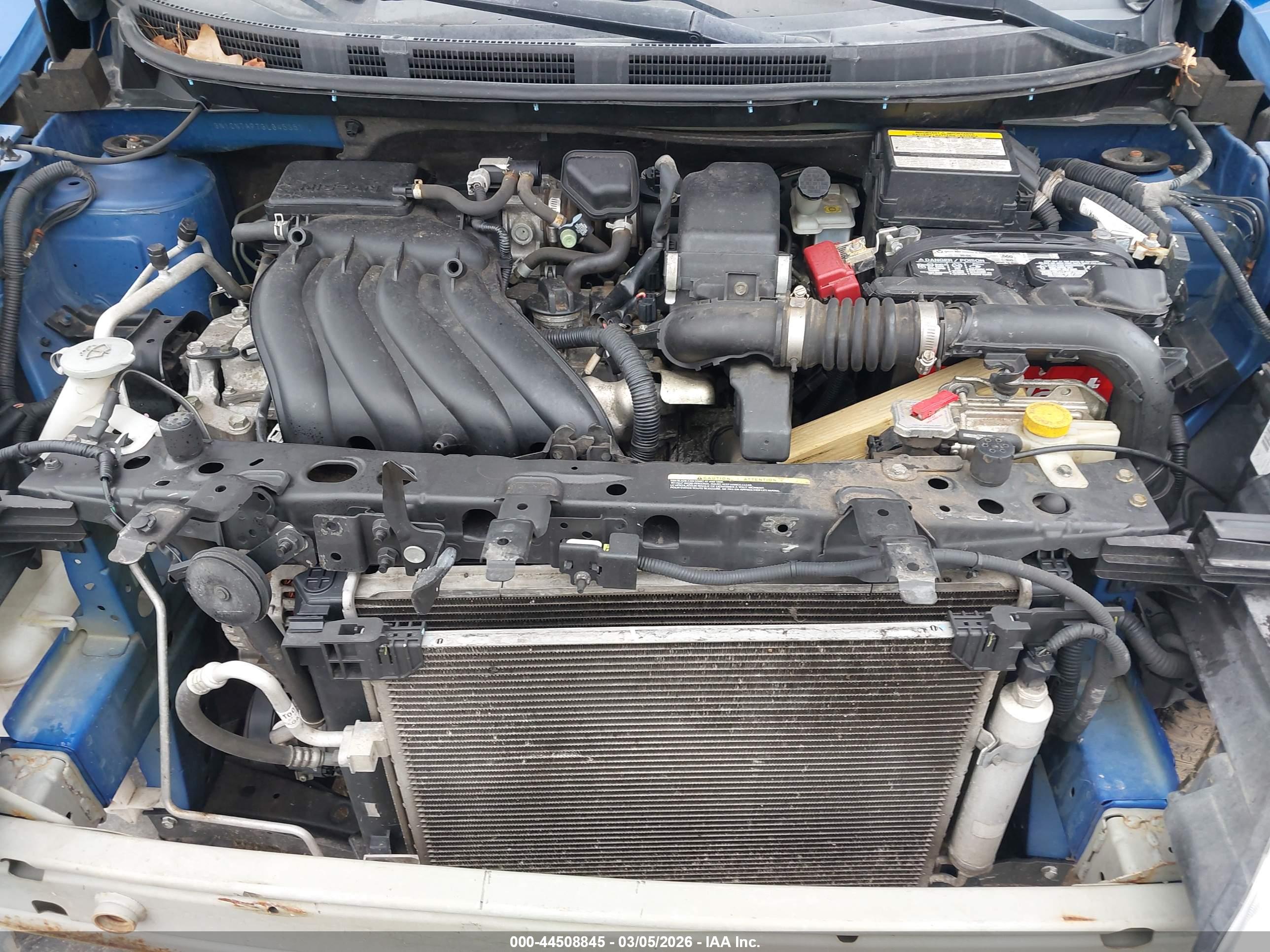 NISSAN VERSA image 10