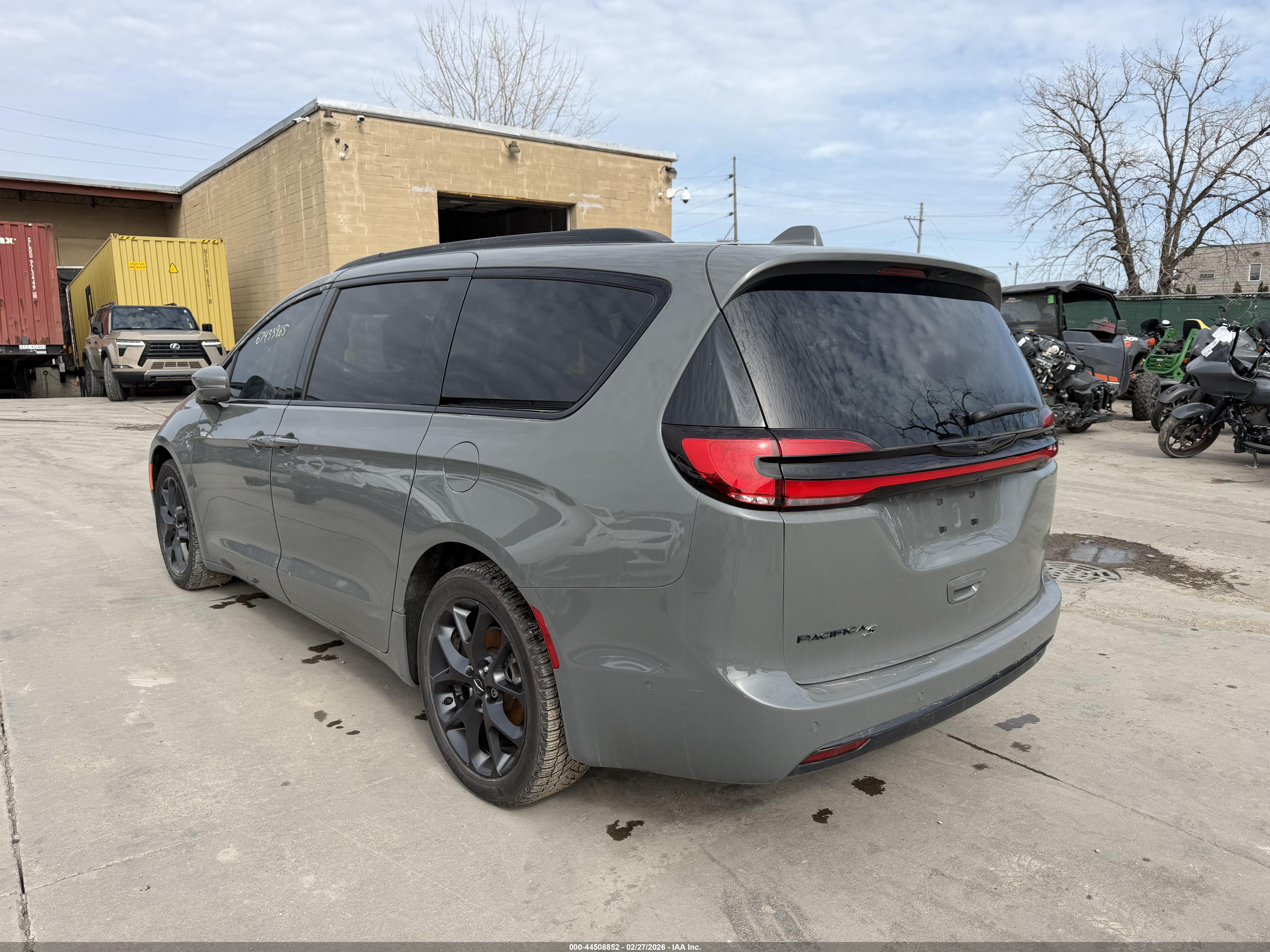 CHRYSLER PACIFICA image 3
