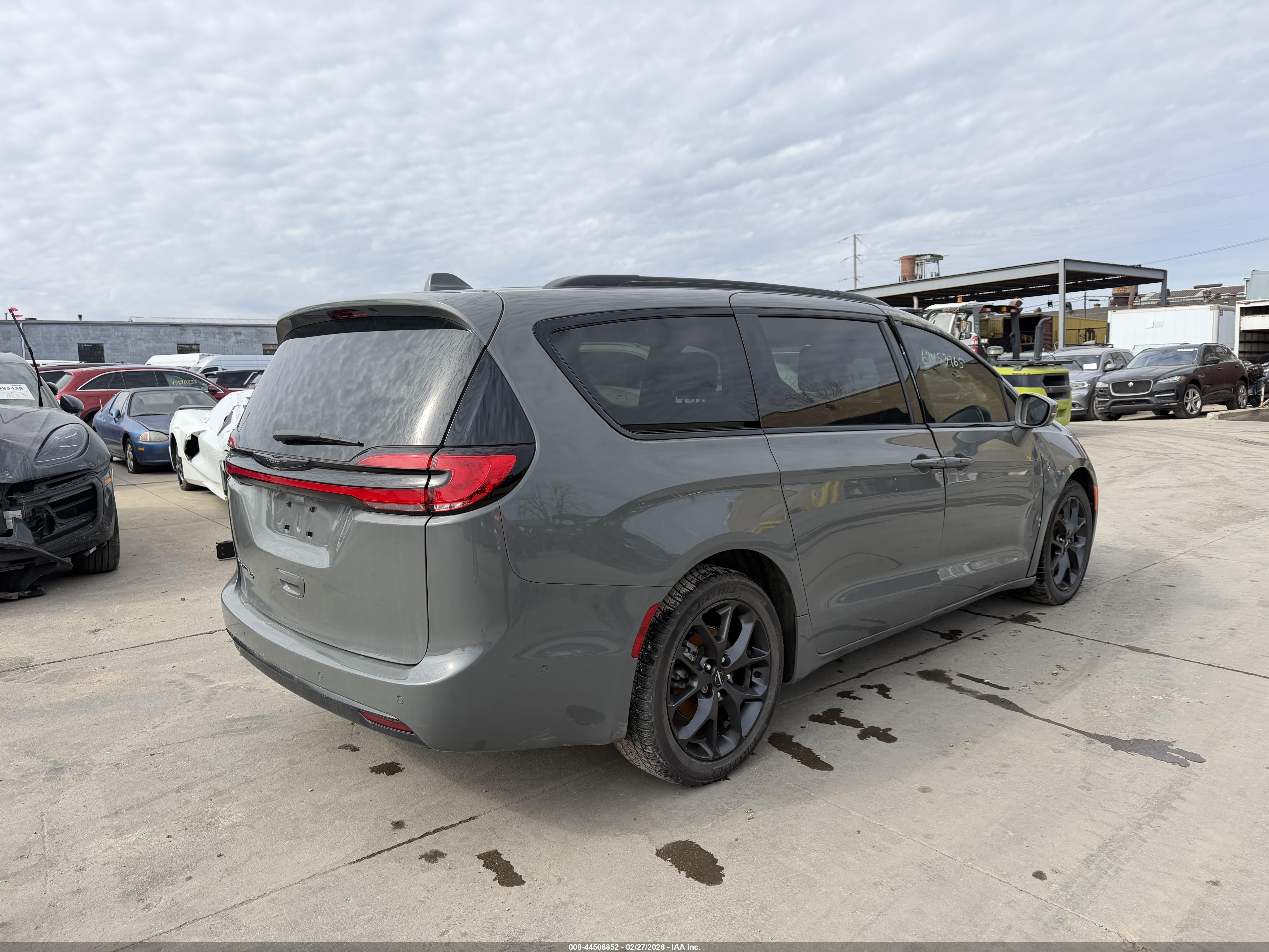 CHRYSLER PACIFICA image 4
