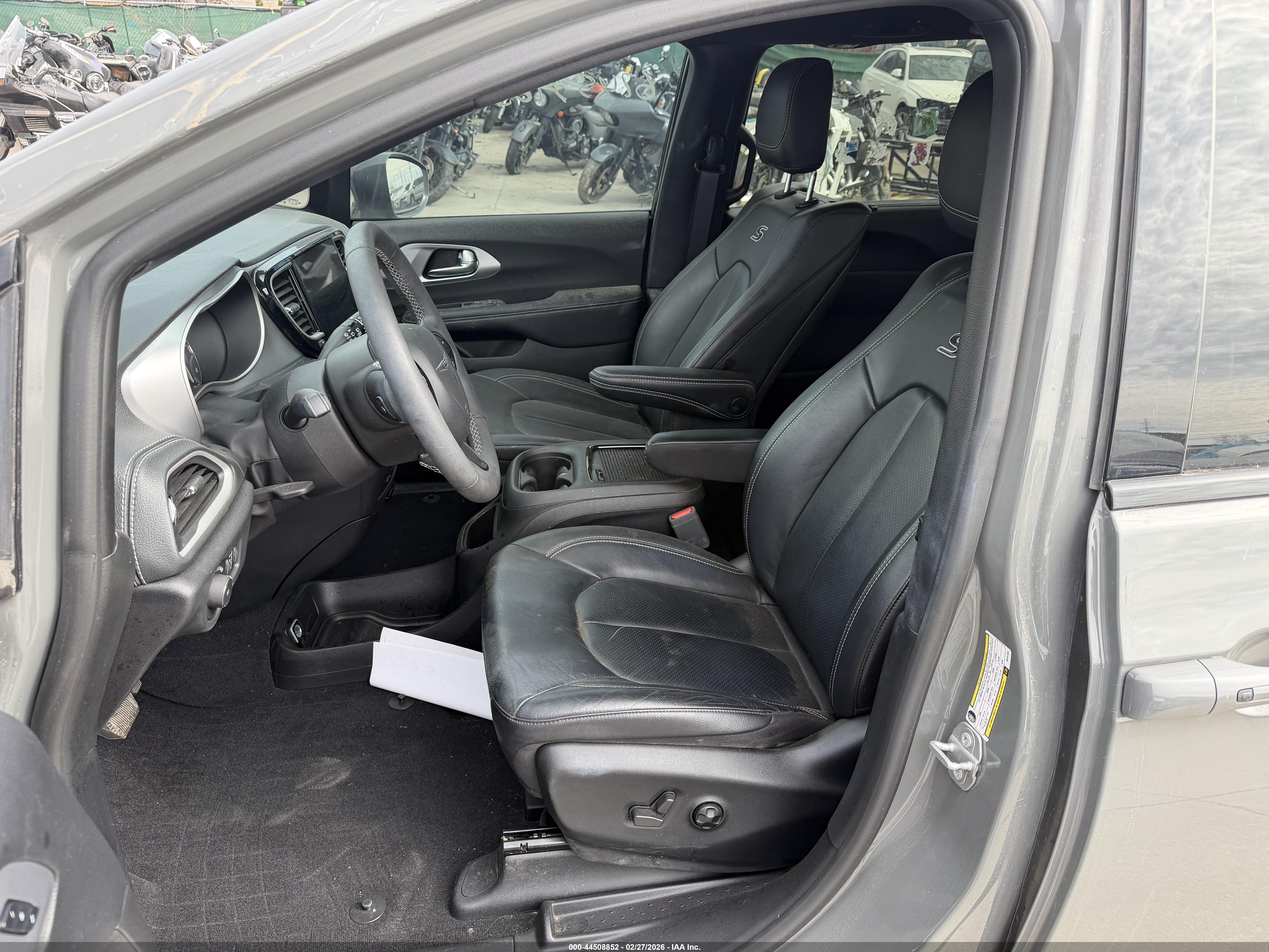CHRYSLER PACIFICA image 5