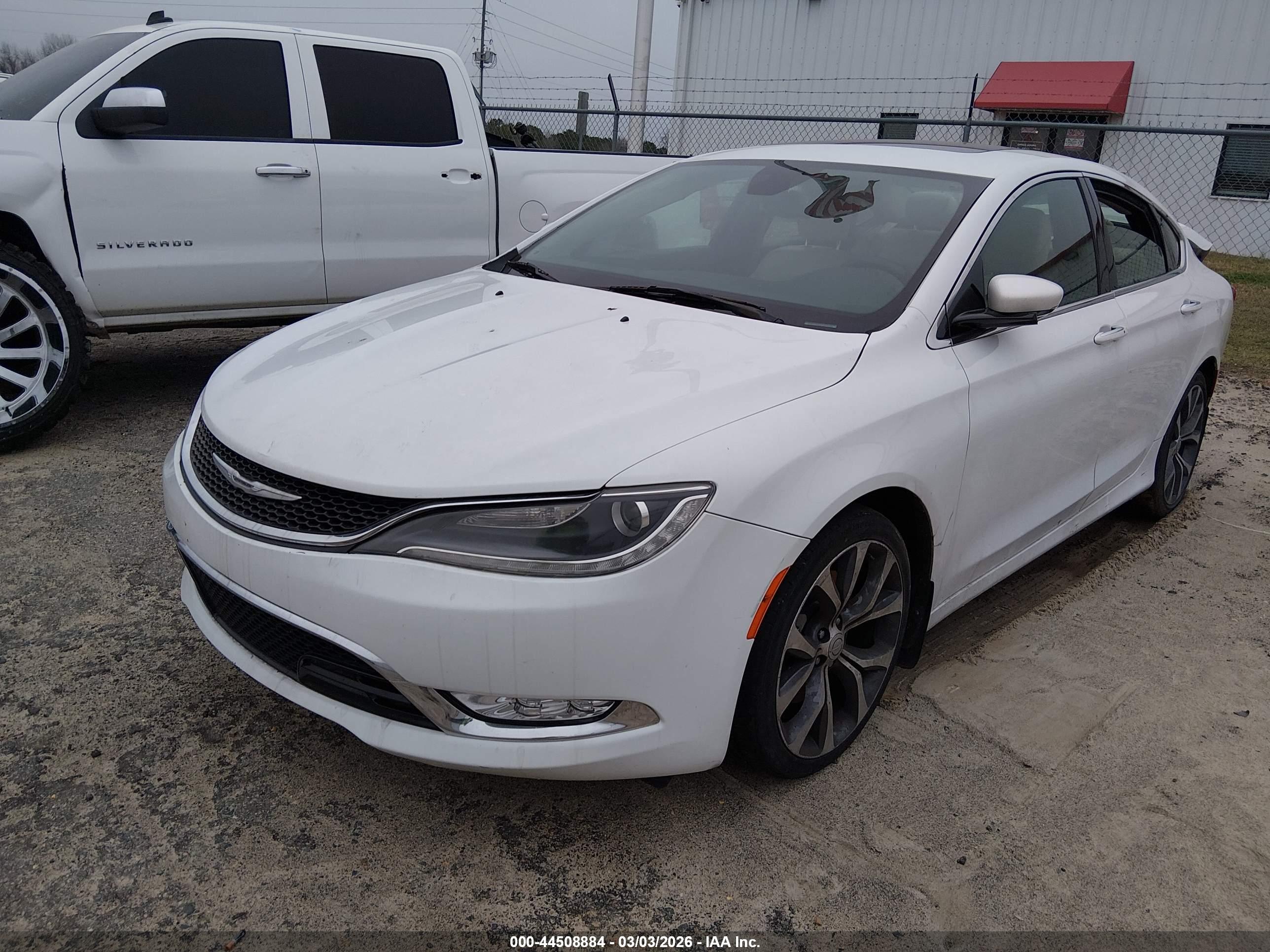 CHRYSLER 200 image 2