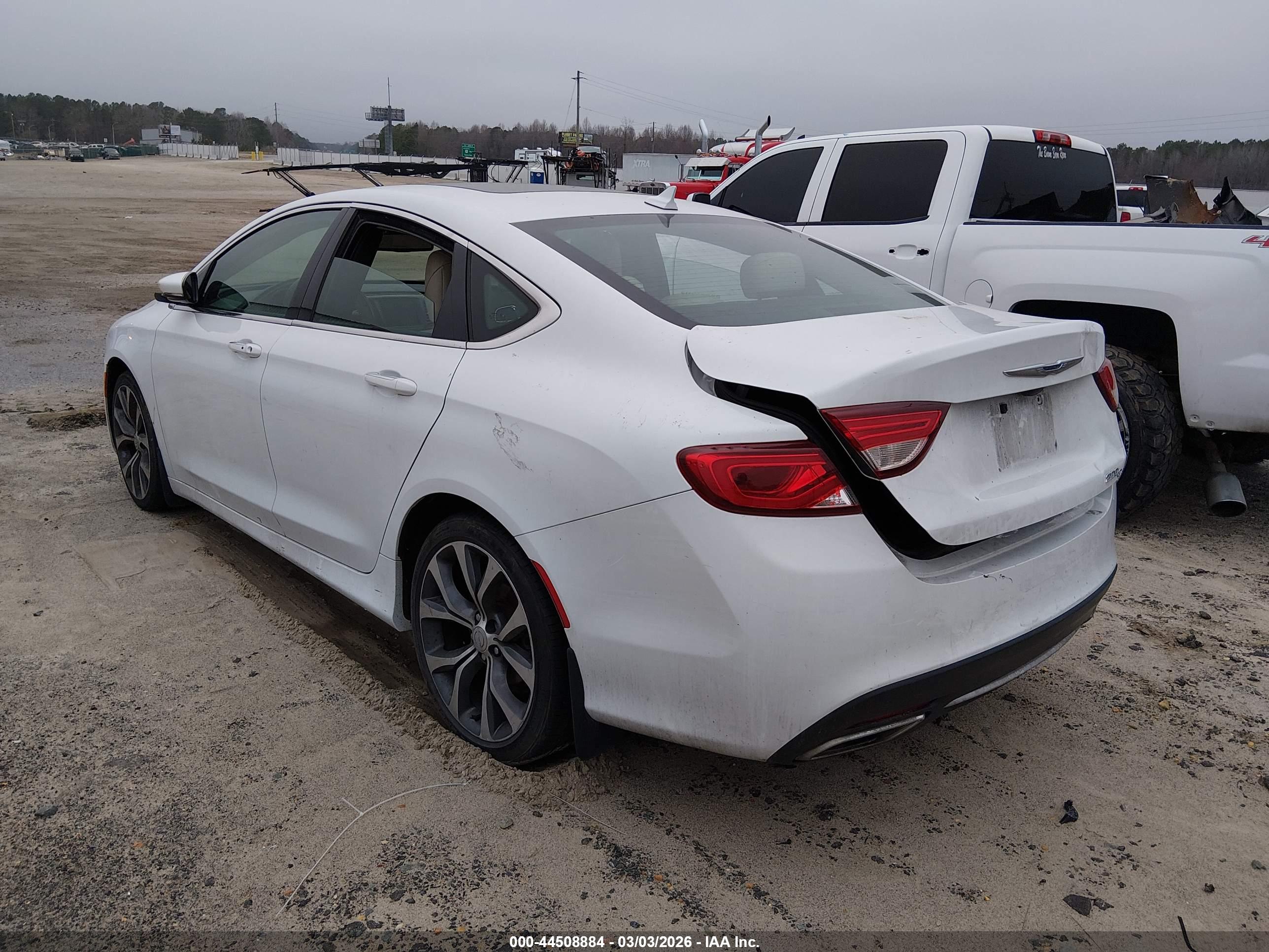 CHRYSLER 200 image 3