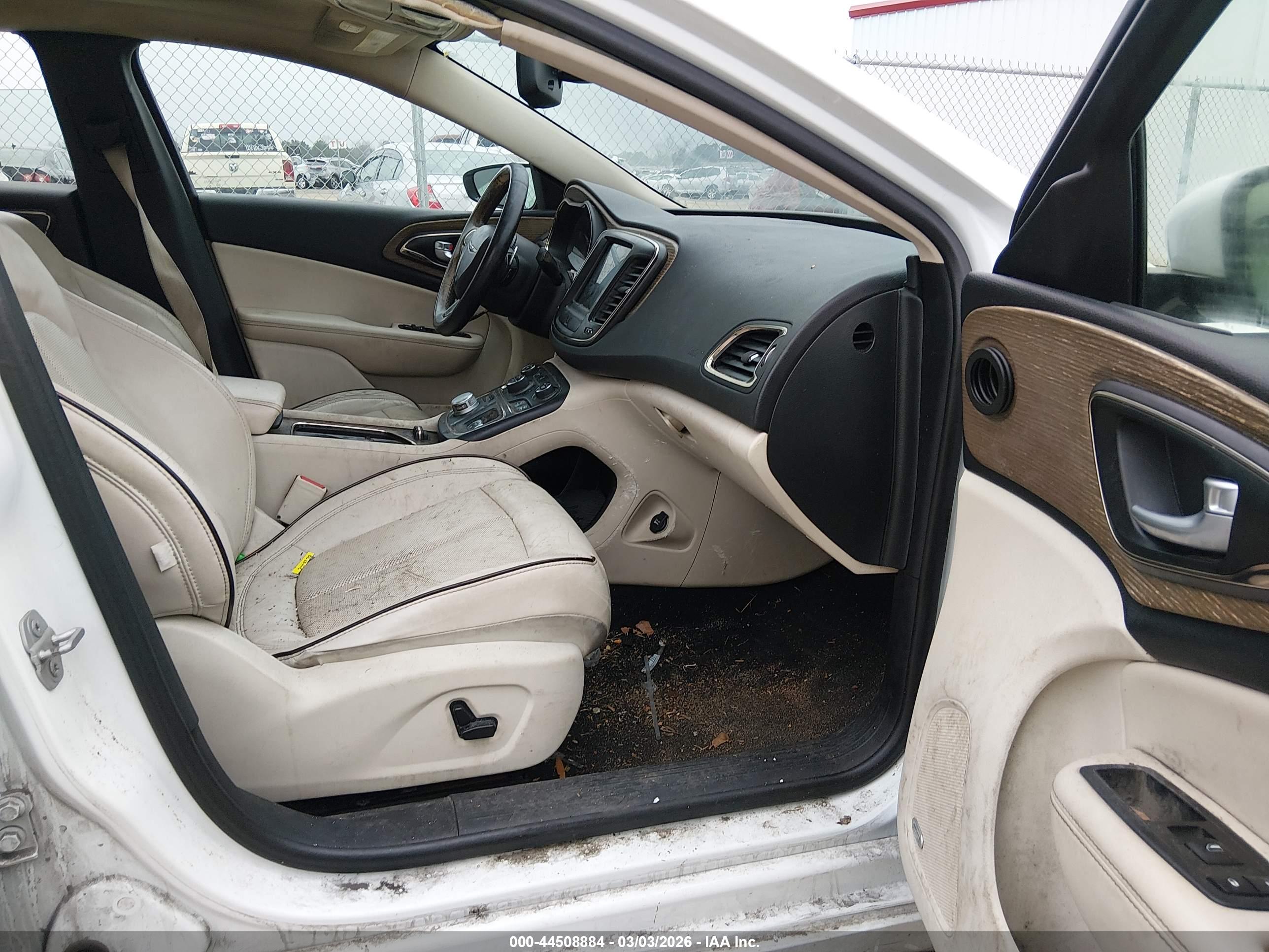 CHRYSLER 200 image 5