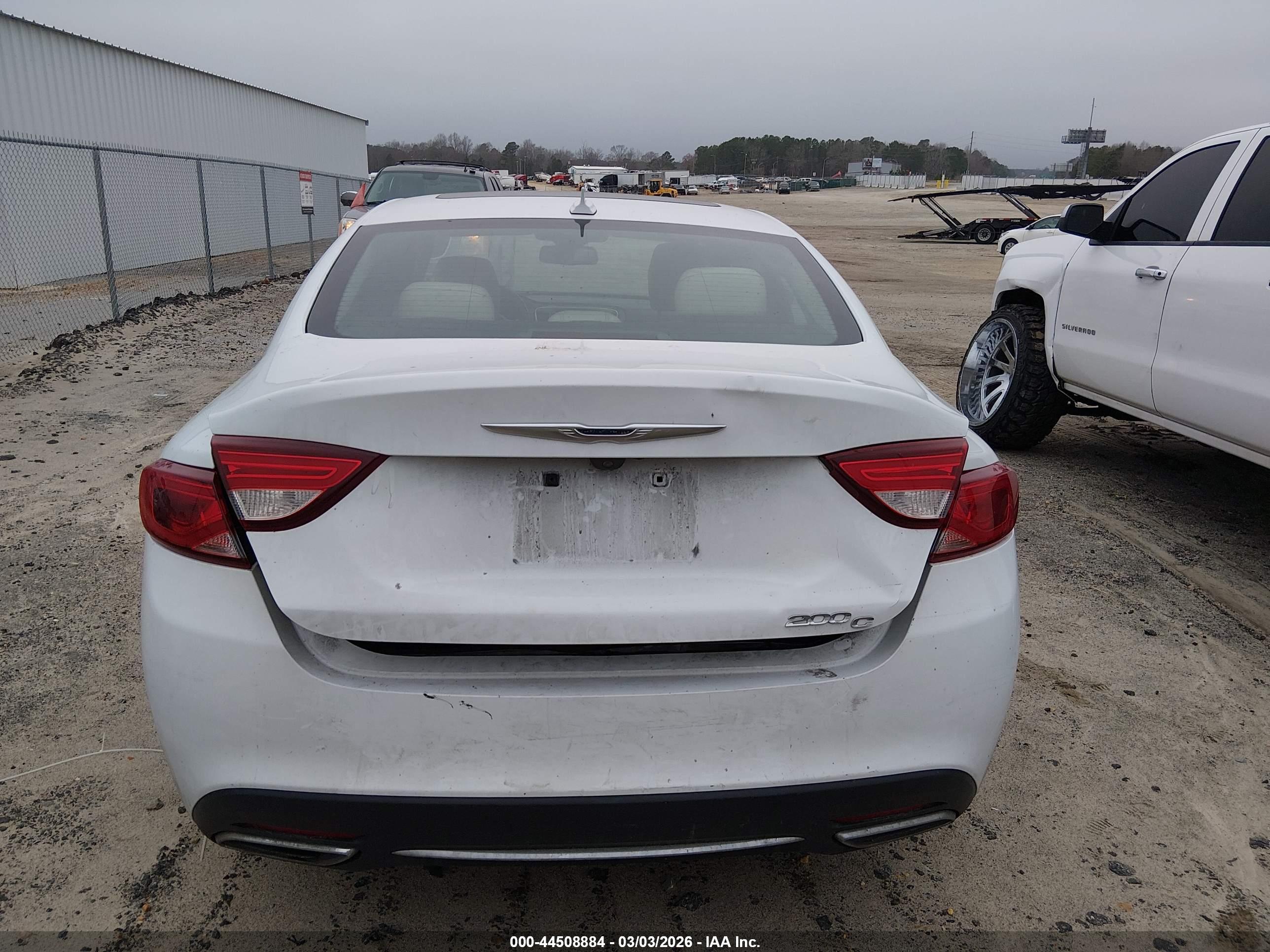 CHRYSLER 200 image 6