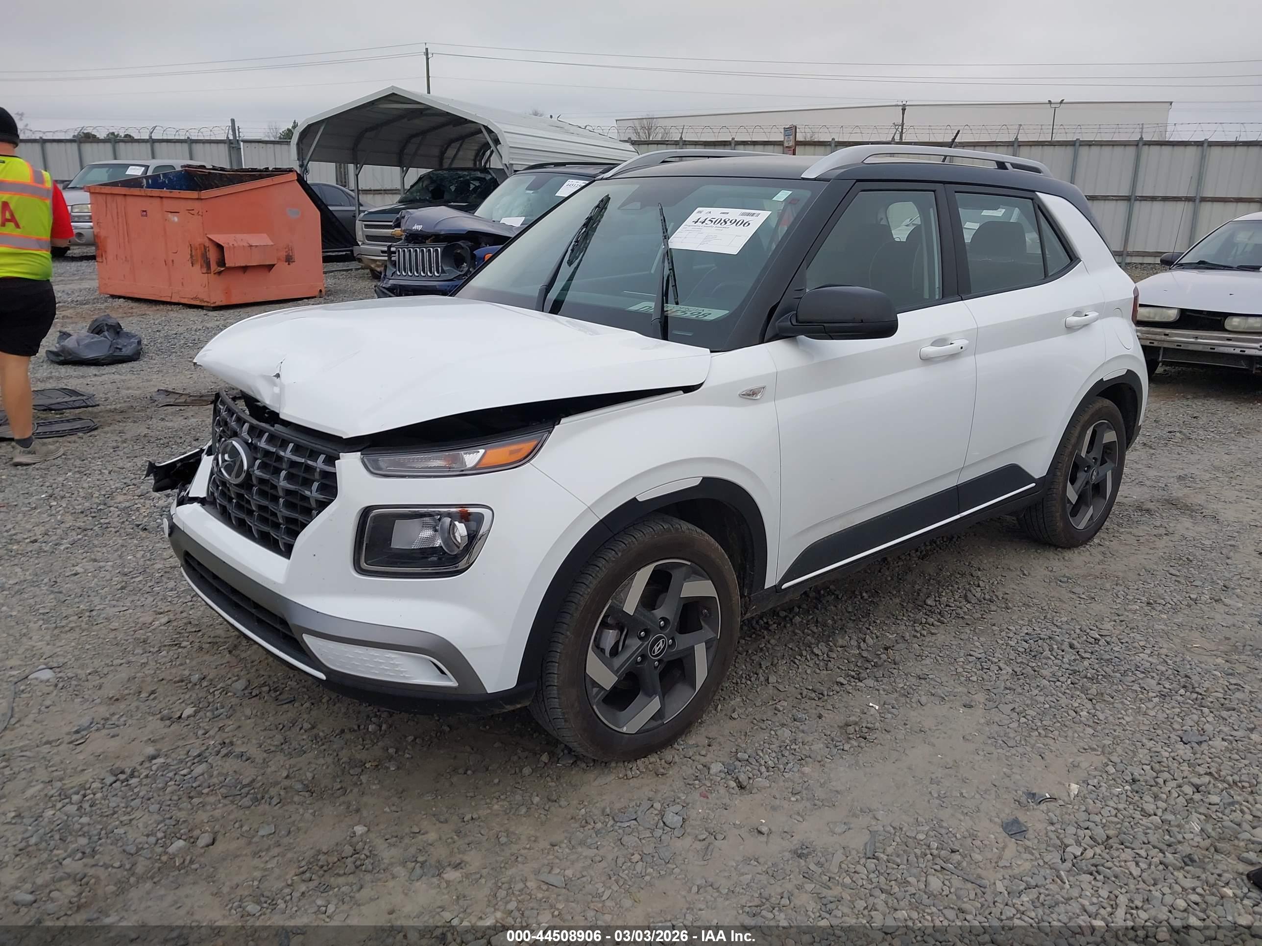 HYUNDAI VENUE image 2