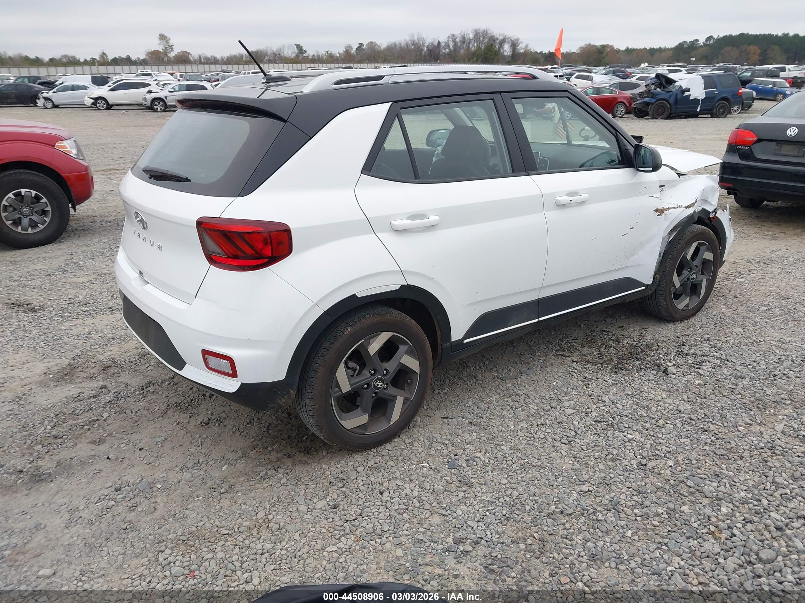 HYUNDAI VENUE image 4