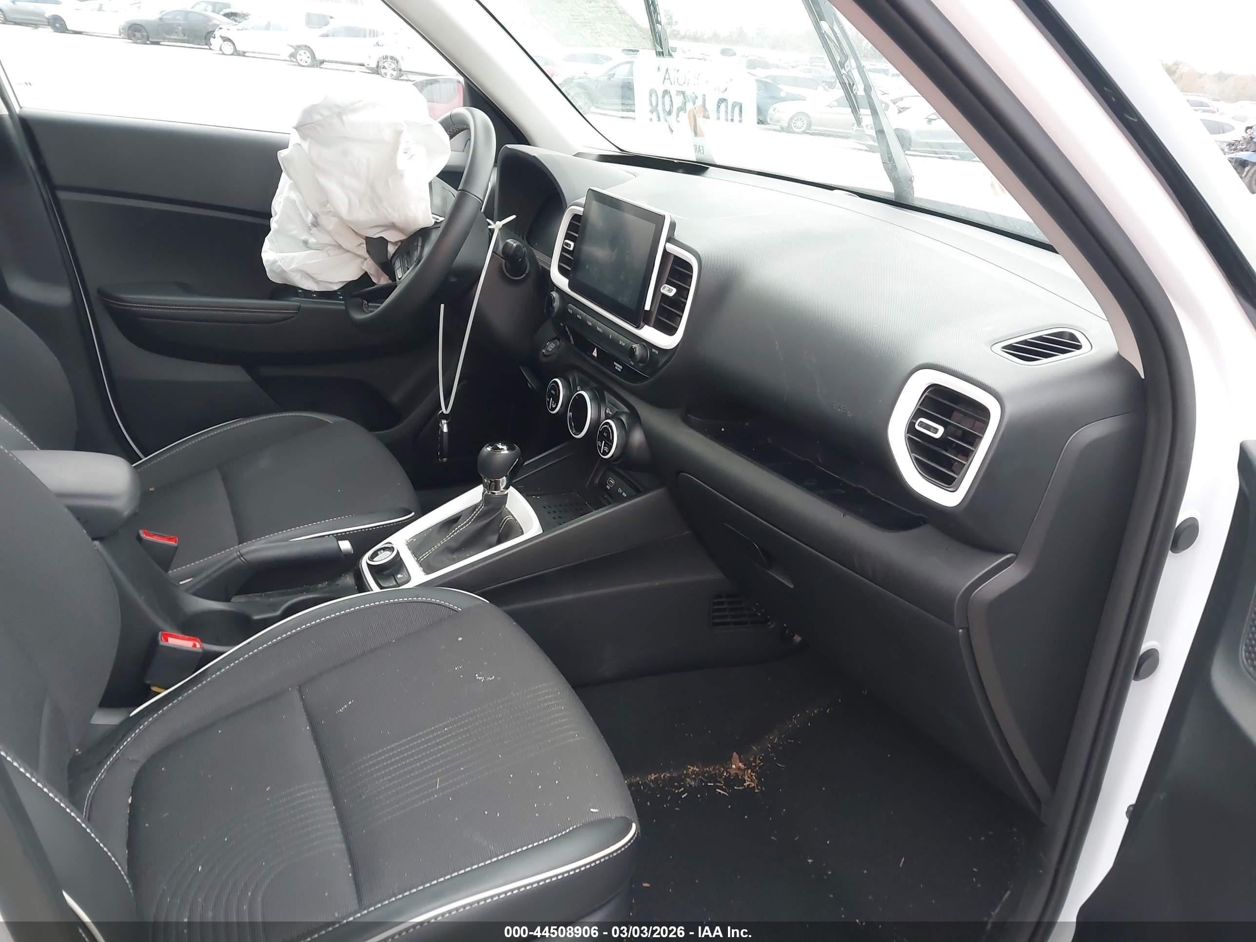 HYUNDAI VENUE image 5