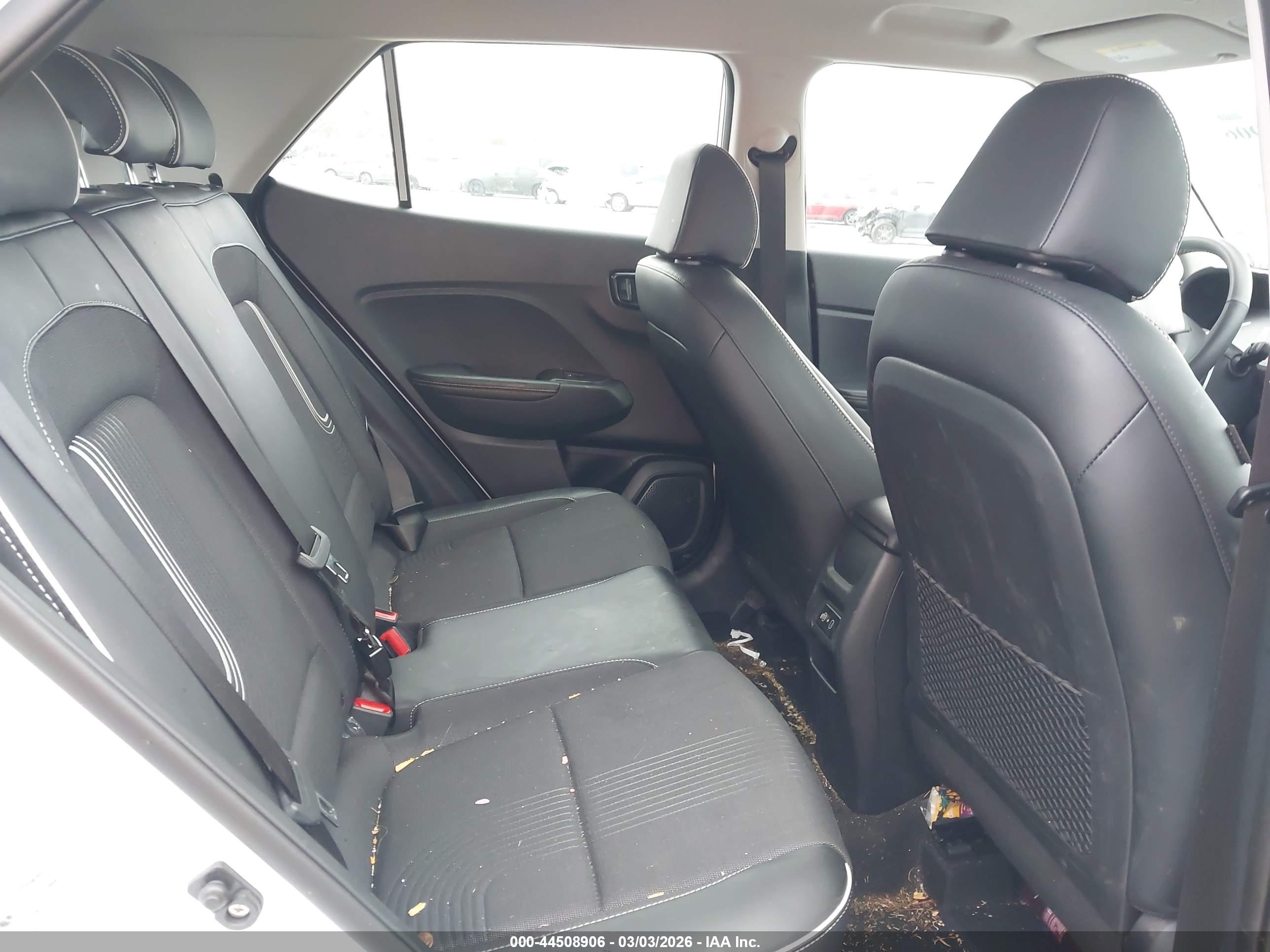 HYUNDAI VENUE image 8