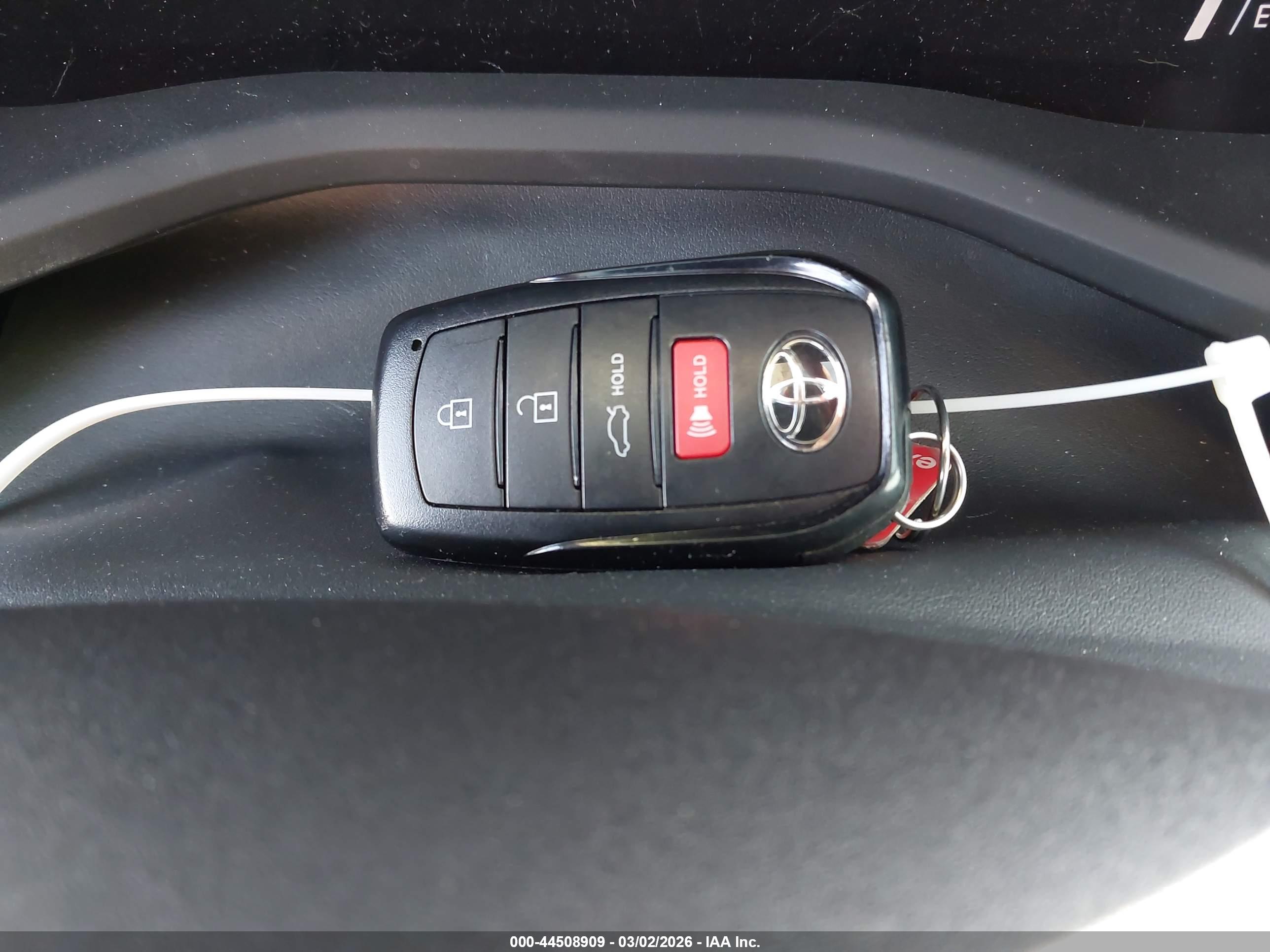 TOYOTA CAMRY image 11