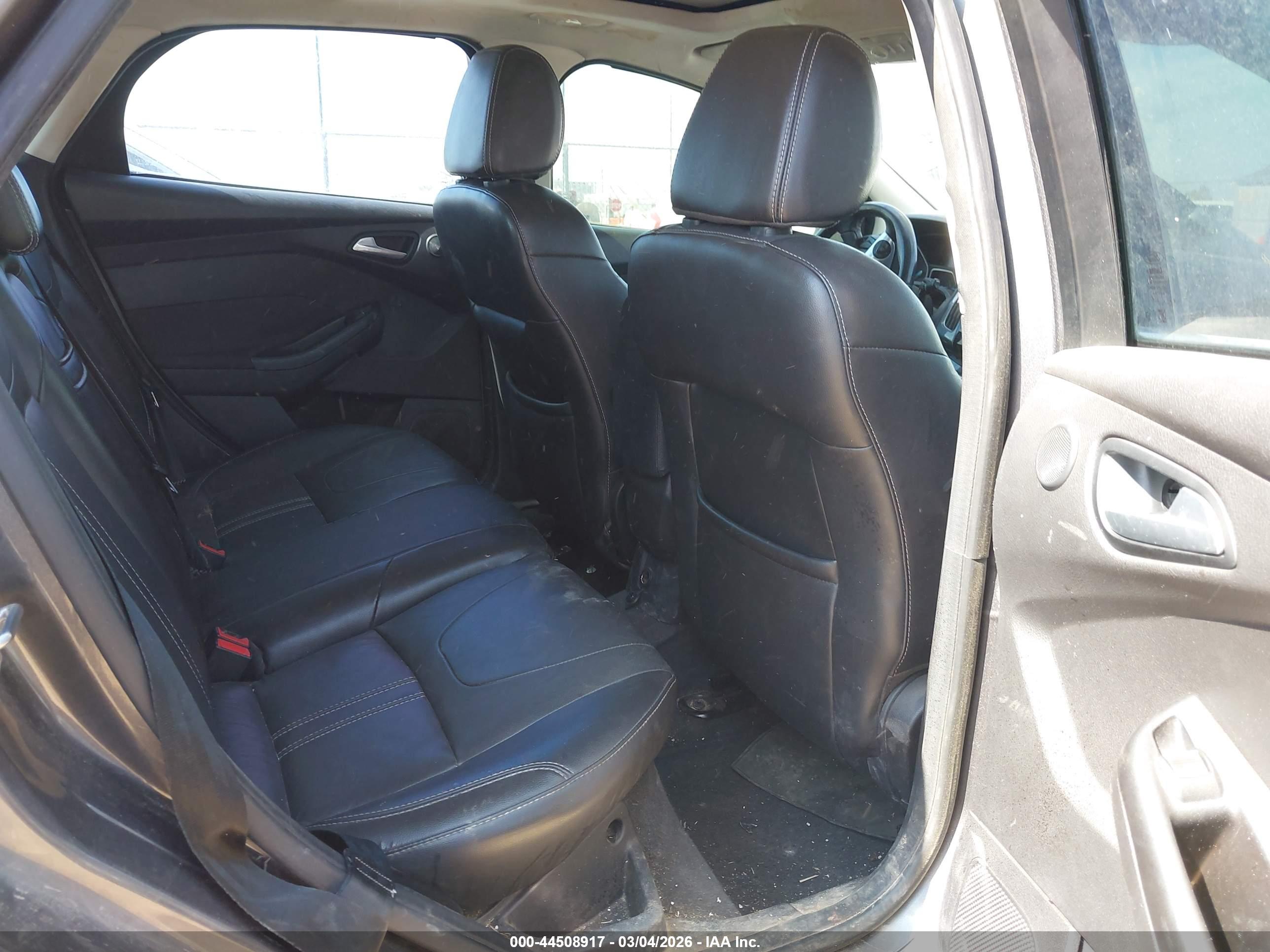 FORD FOCUS image 8