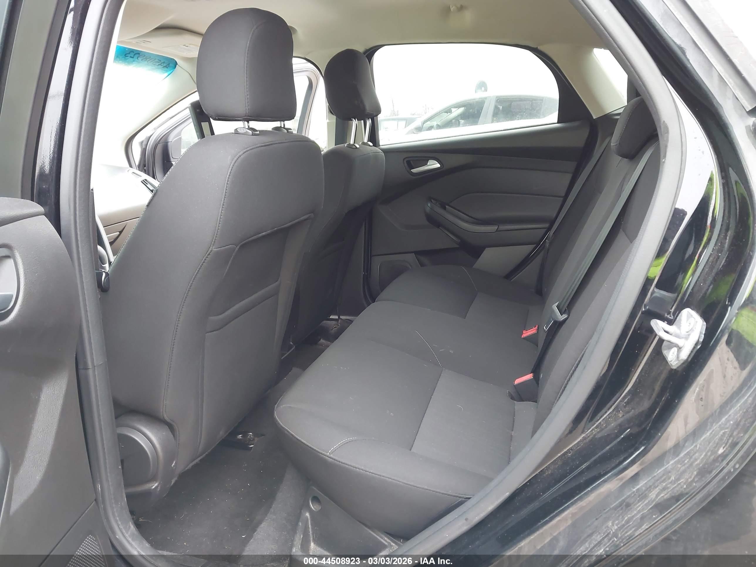 FORD FOCUS image 8