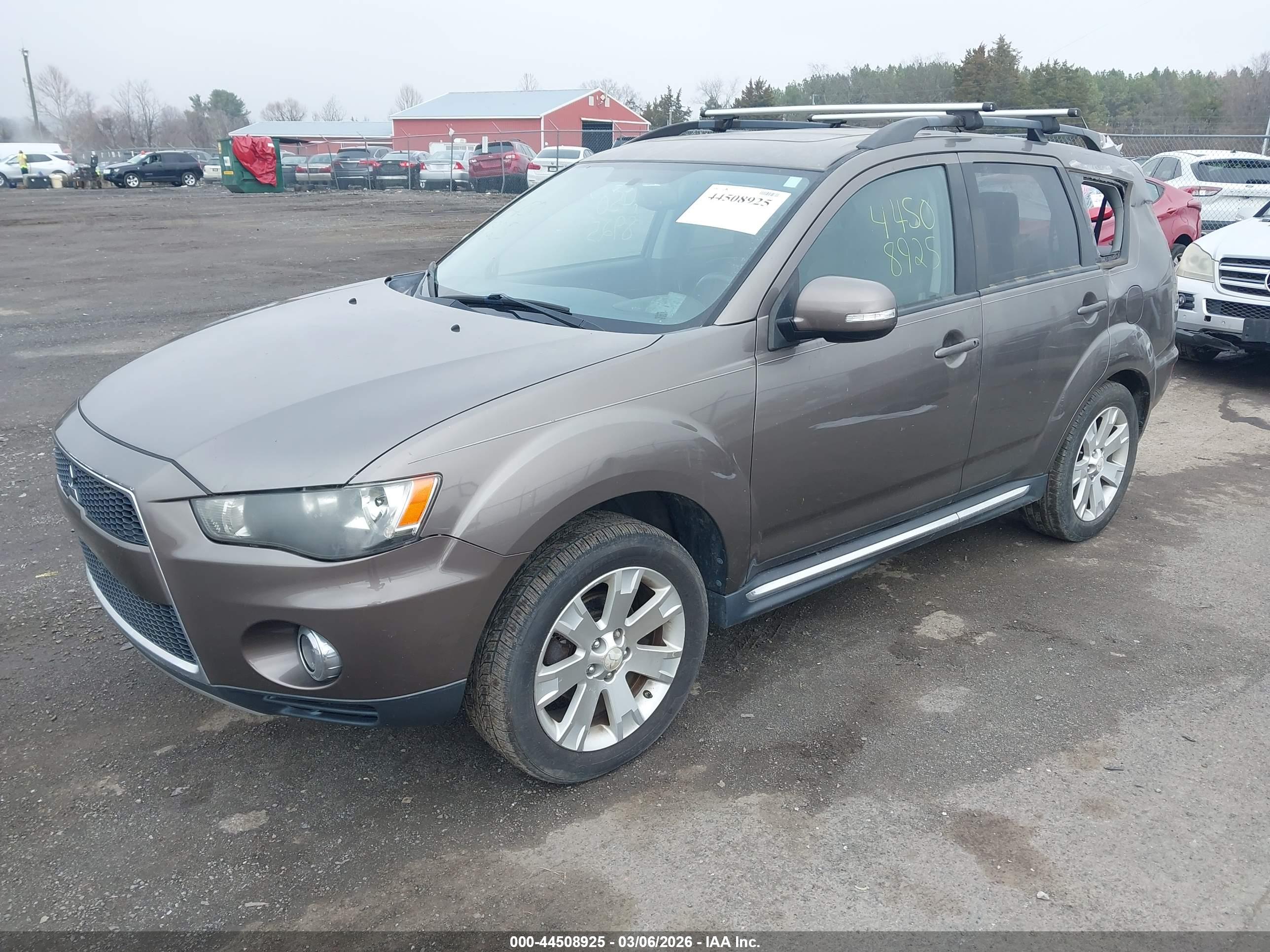 MITSUBISHI OUTLANDER image 2