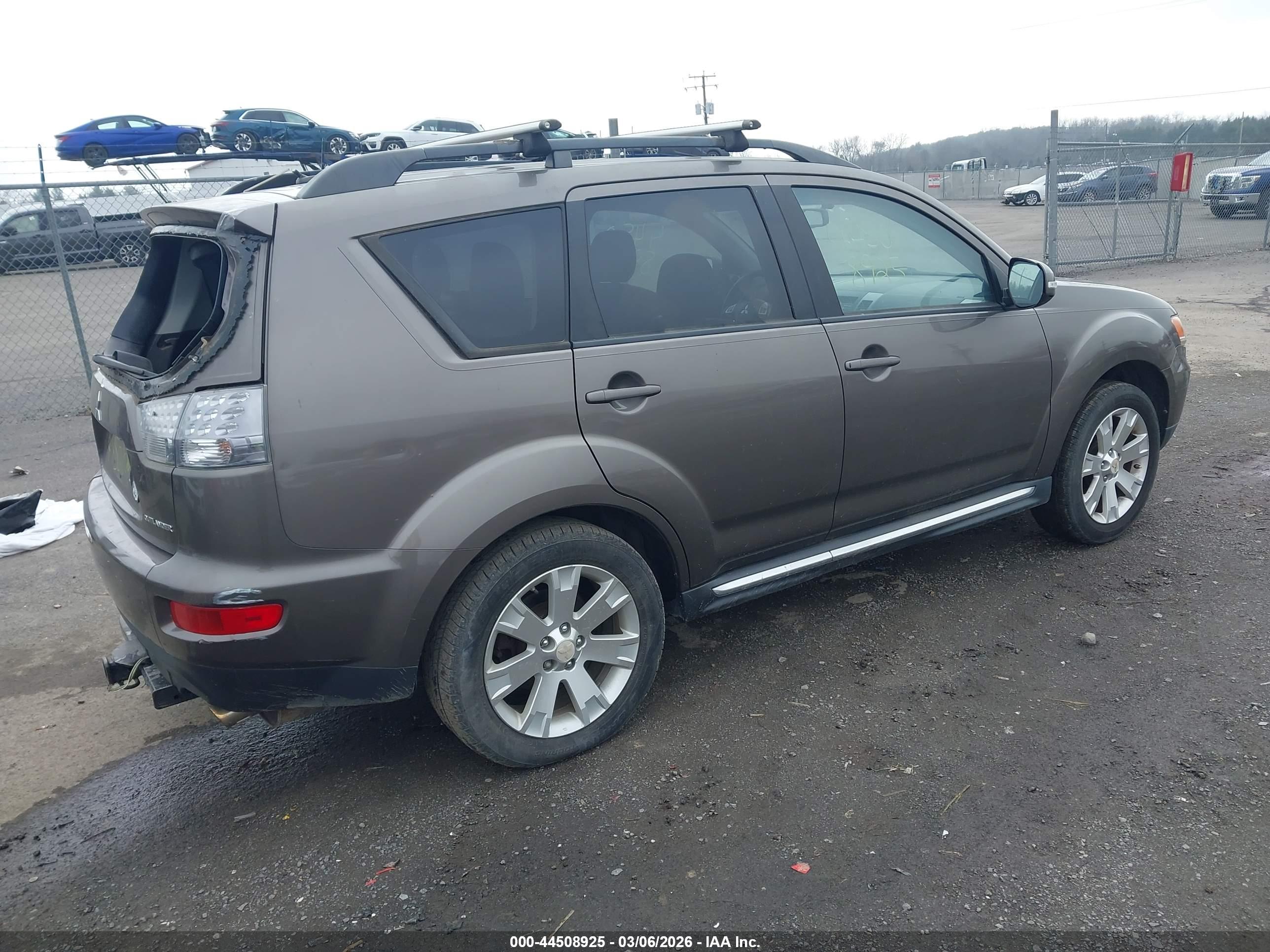 MITSUBISHI OUTLANDER image 4