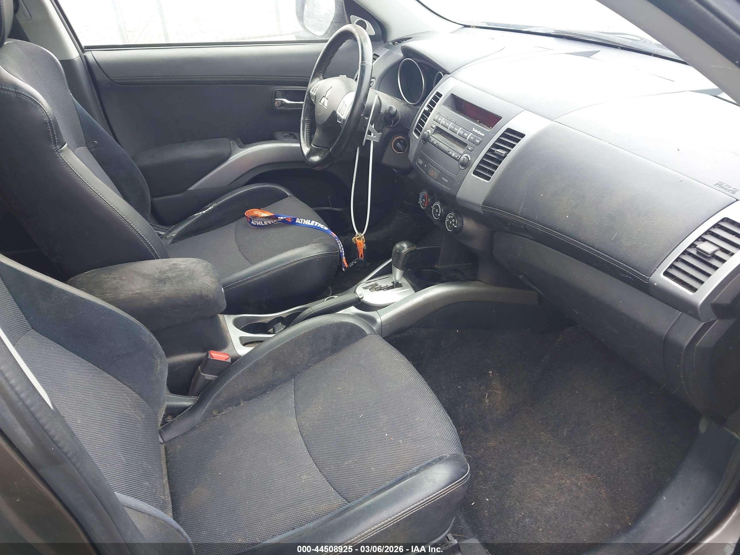 MITSUBISHI OUTLANDER image 5
