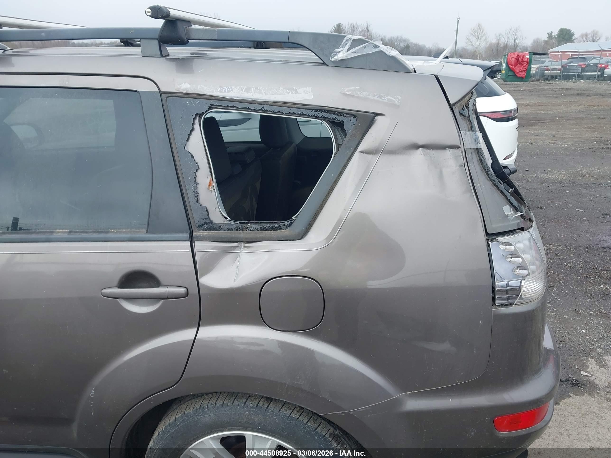 MITSUBISHI OUTLANDER image 6