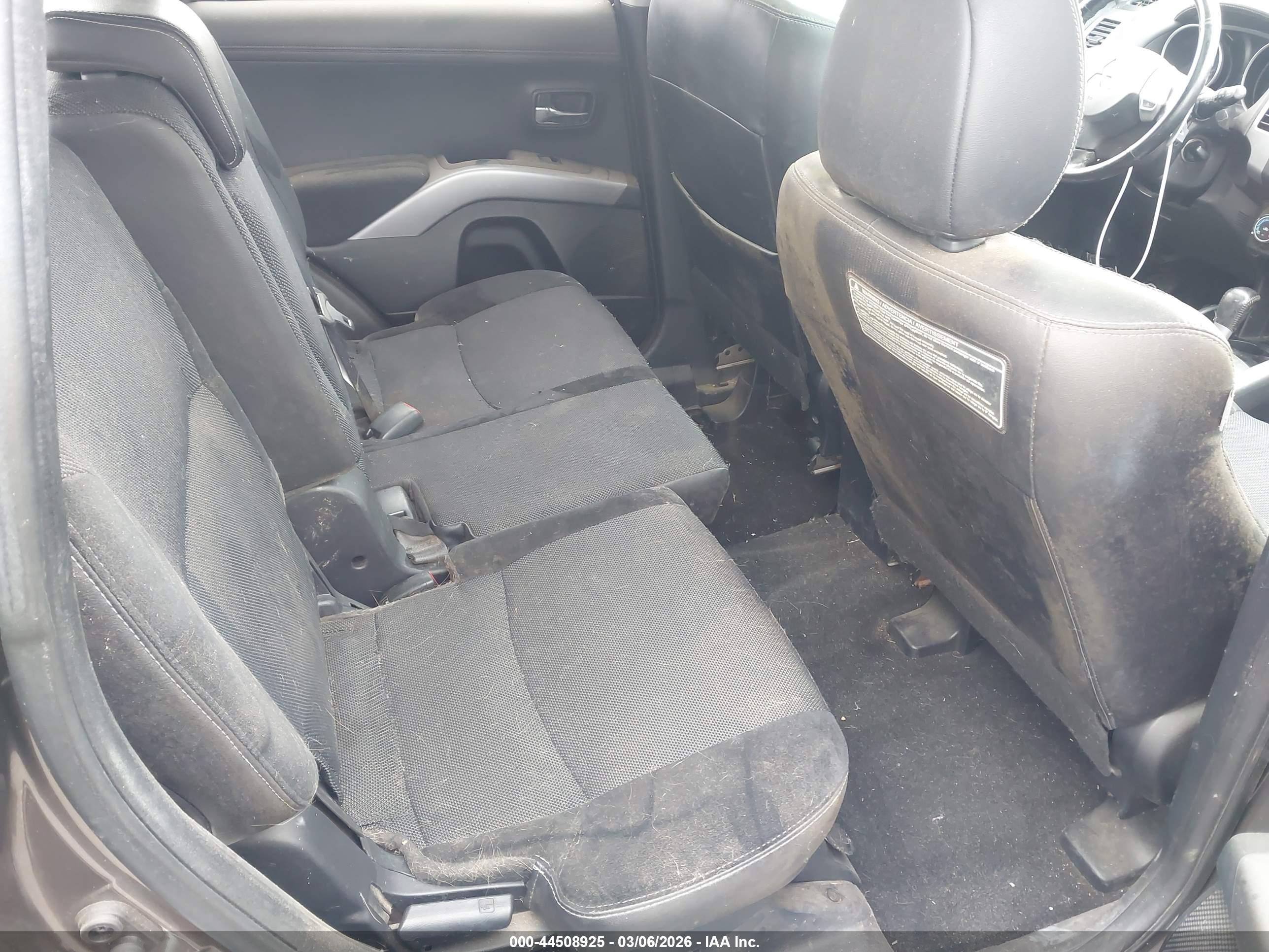 MITSUBISHI OUTLANDER image 8