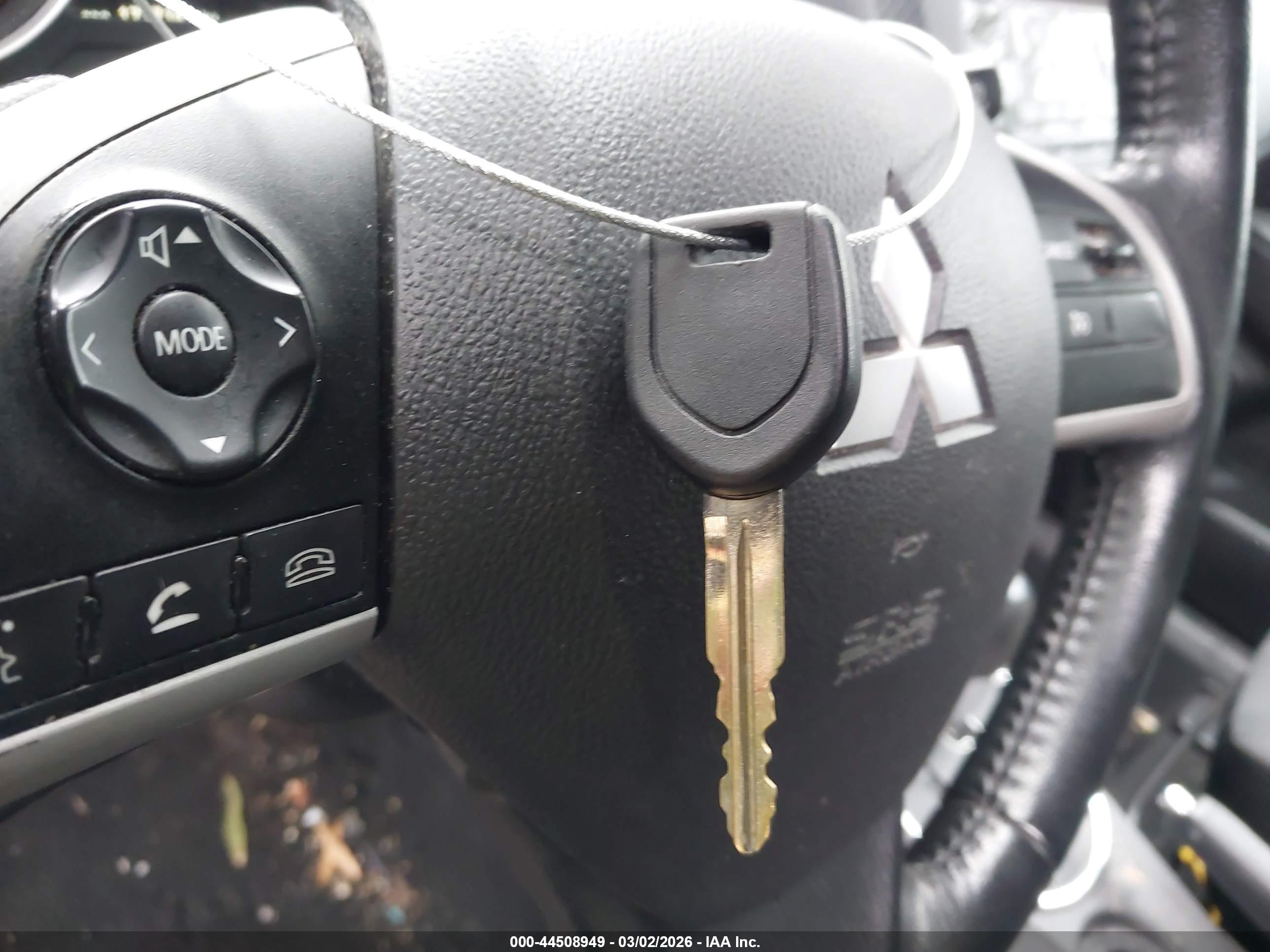 MITSUBISHI OUTLANDER image 11