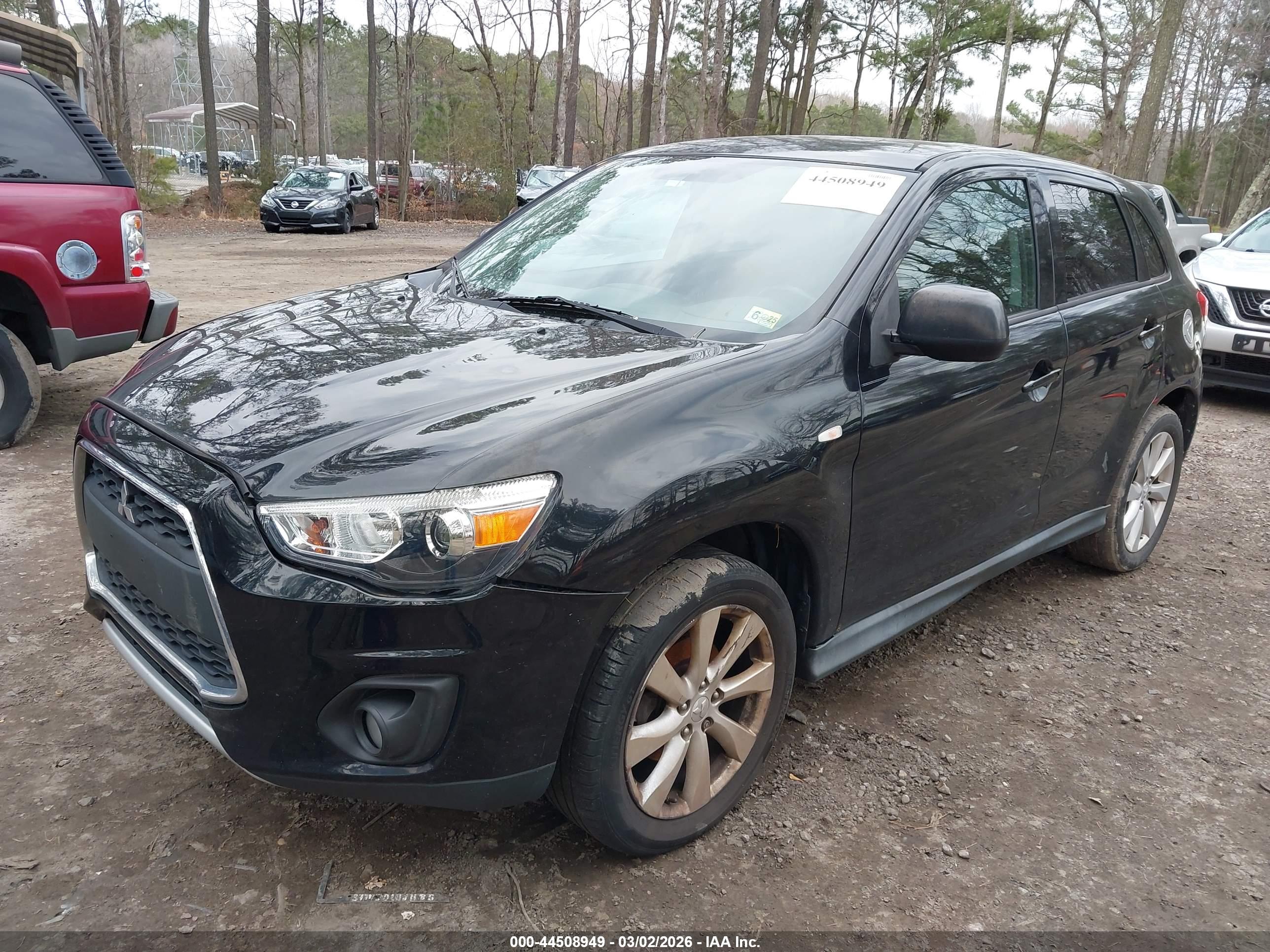 MITSUBISHI OUTLANDER image 2