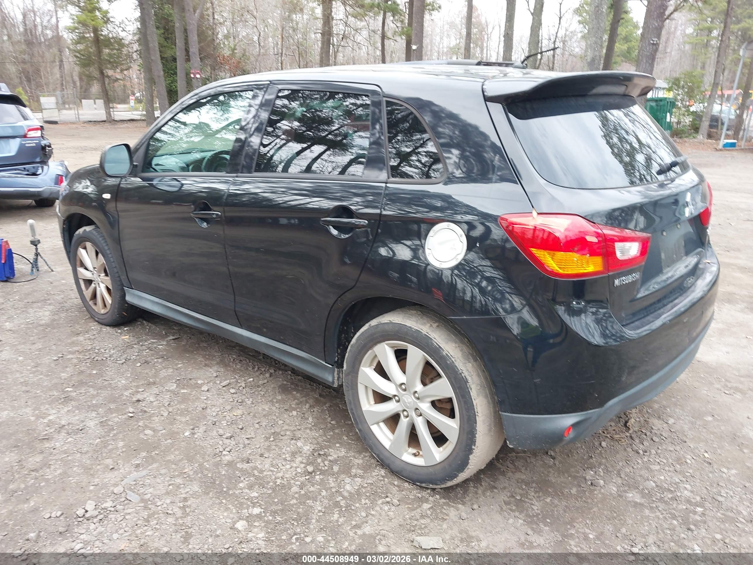 MITSUBISHI OUTLANDER image 3