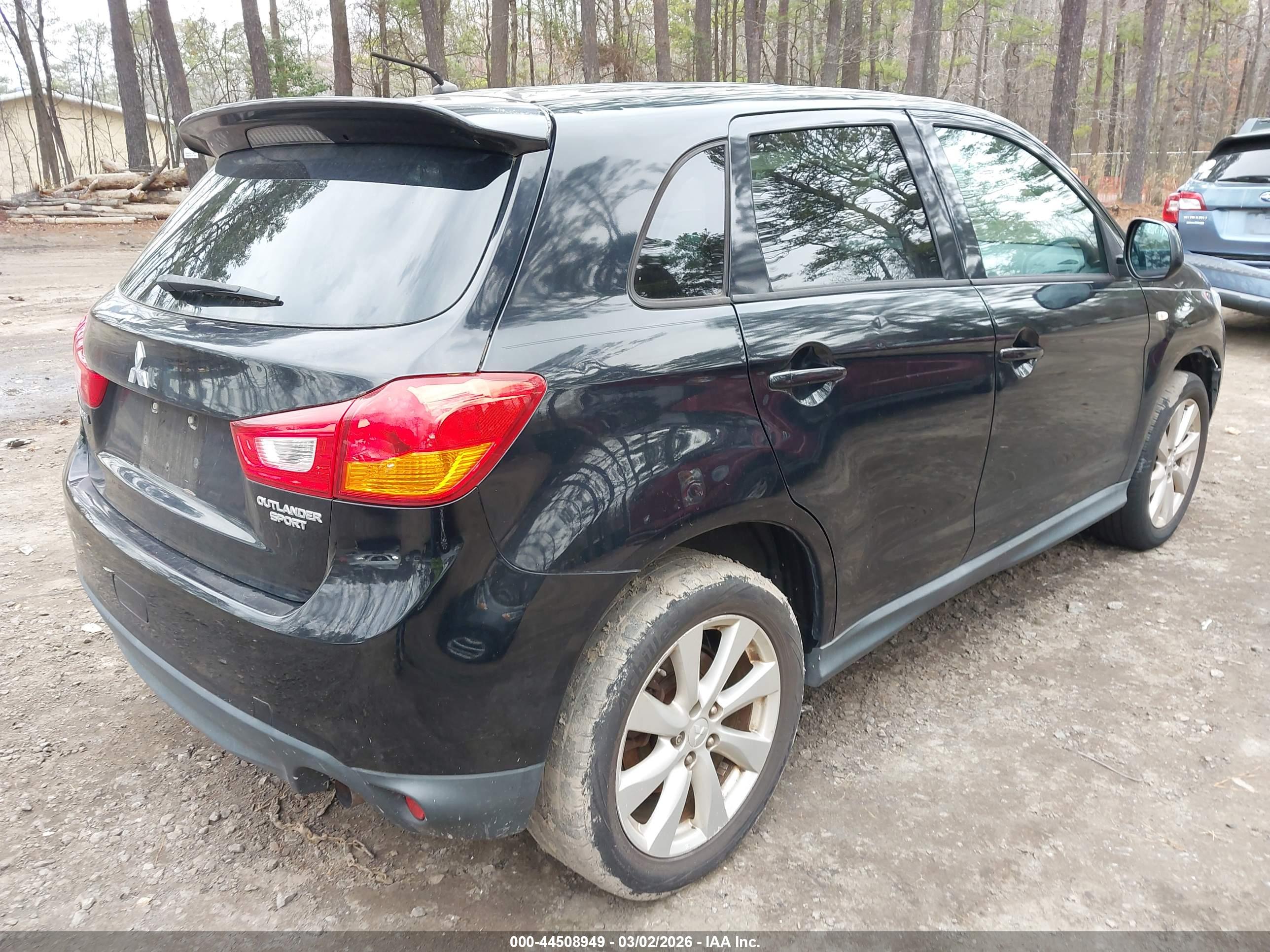 MITSUBISHI OUTLANDER image 4